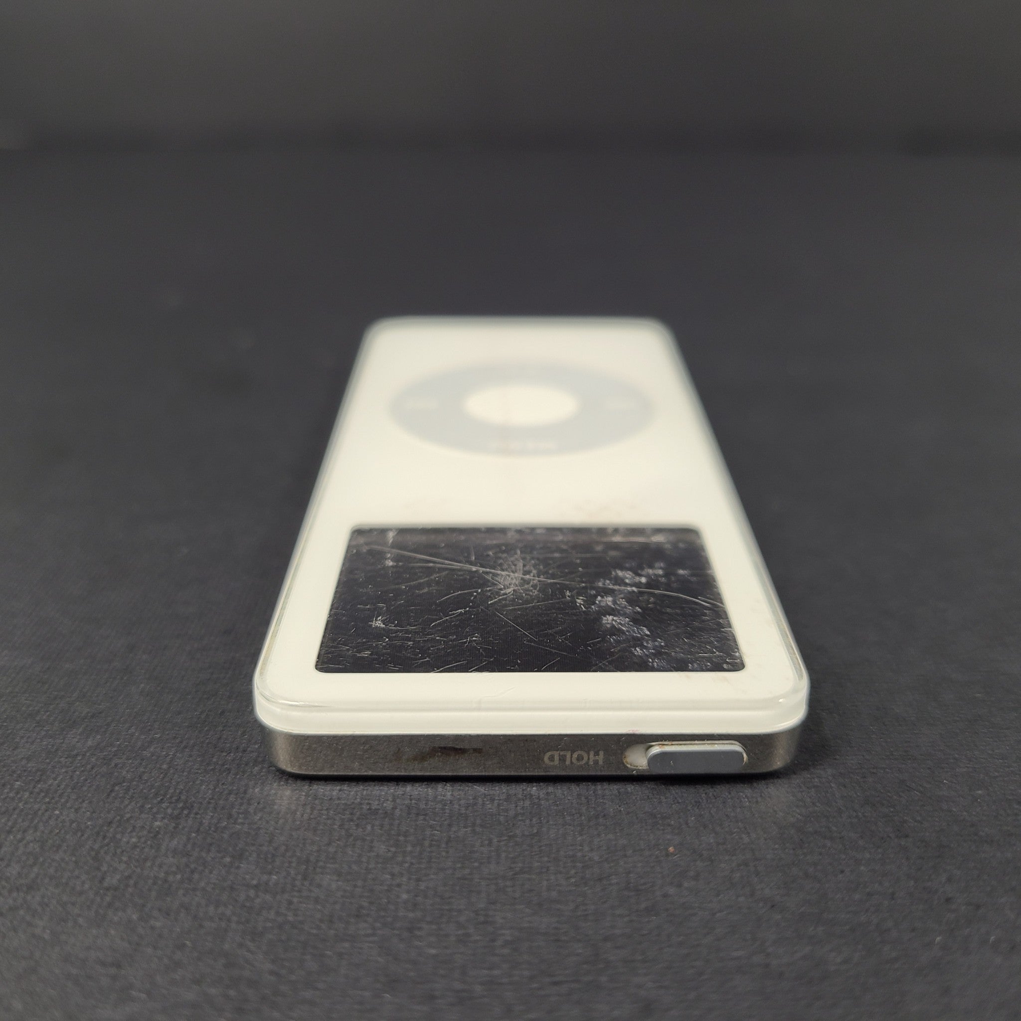 Apple iPod nano 1st Generation 2GB White MP3 Music Player A1137