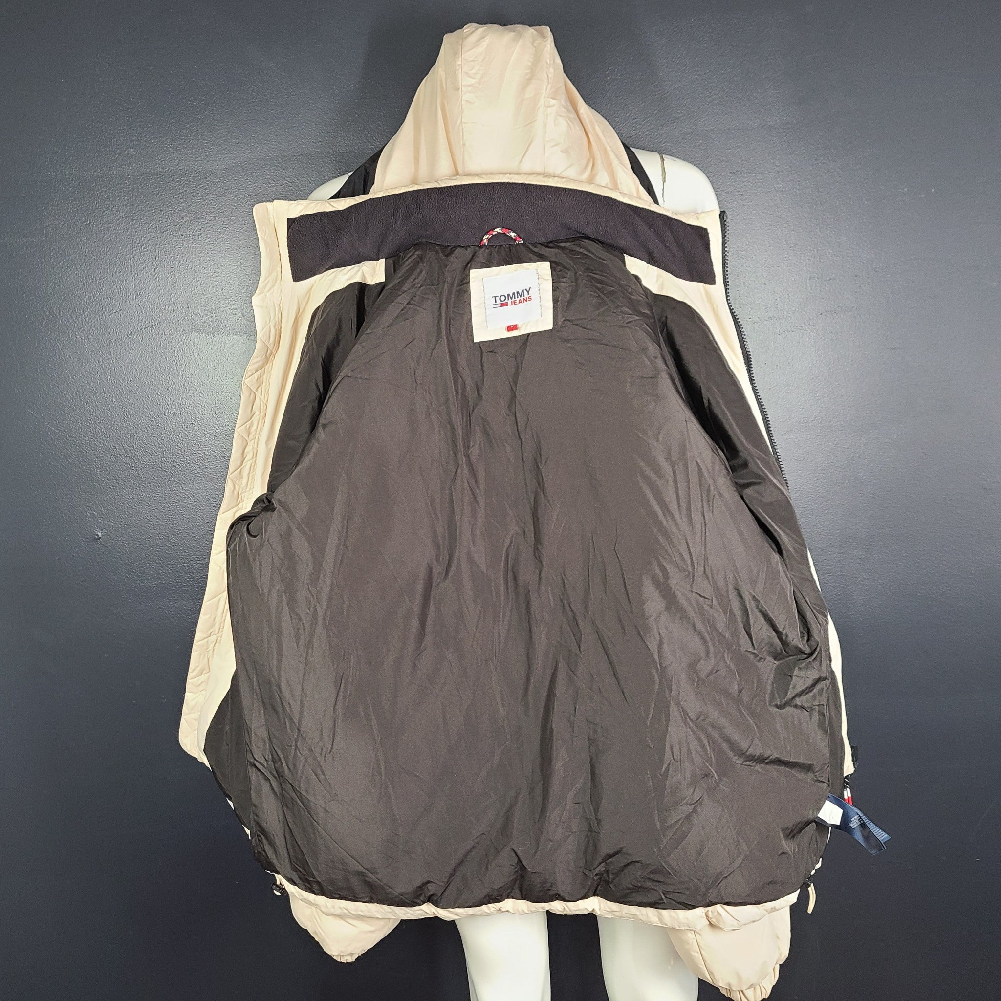 Hilfiger Tommy Jeans Men's Essential Down Hooded Puffer Jacket Beige Sz L
