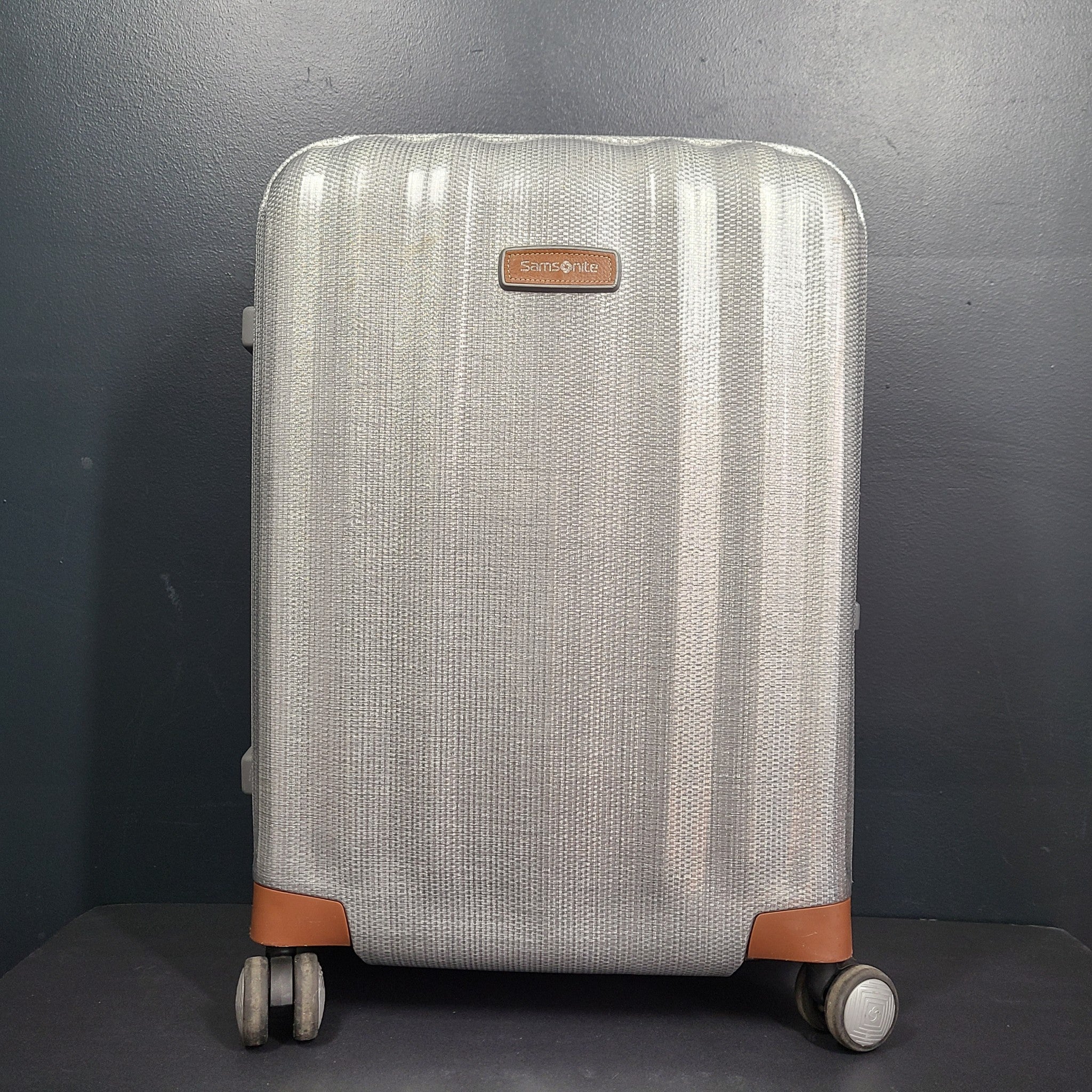 Samsonite 22" Lite-Cube Deluxe Spinner Cabin Carry On Luggage Hardside Silver