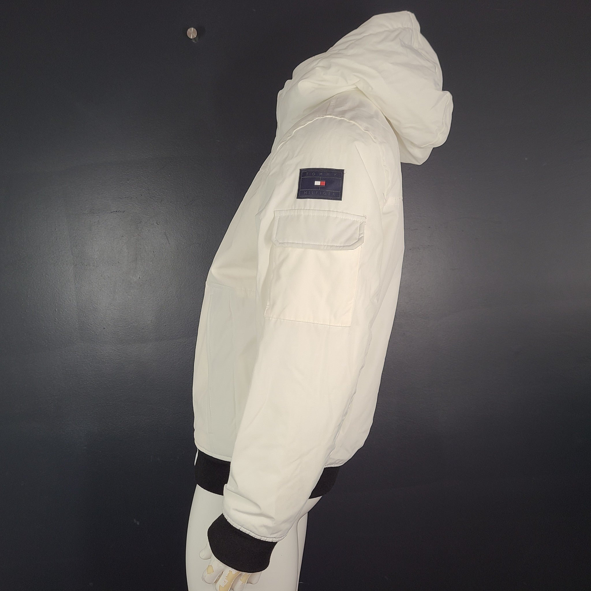 Tommy Hilfiger Men's Arctic Cloth Hooded Utility Bomber Jacket White Sz M