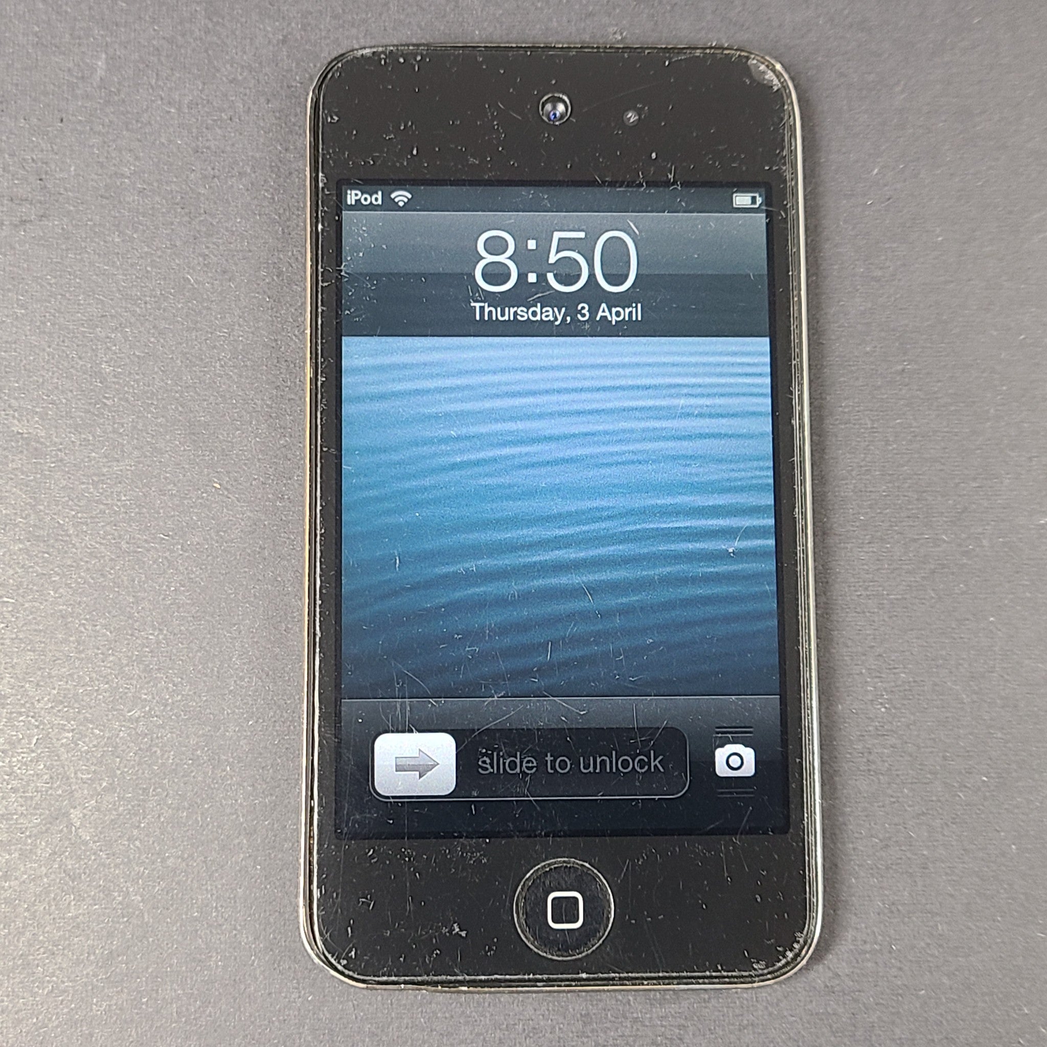 Apple iPod Touch 4th Generation 8GB Music MP3 Player - Black
