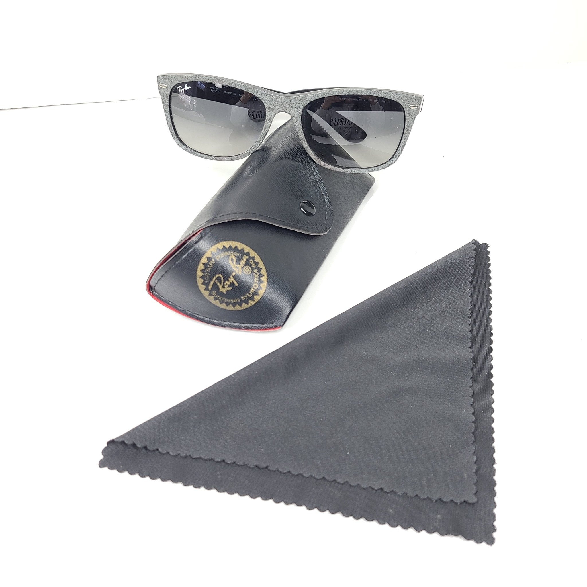 Ray Ban New Wayfarer RB2132 Sunglasses Black Square Frame Gray Gradient Lenses
