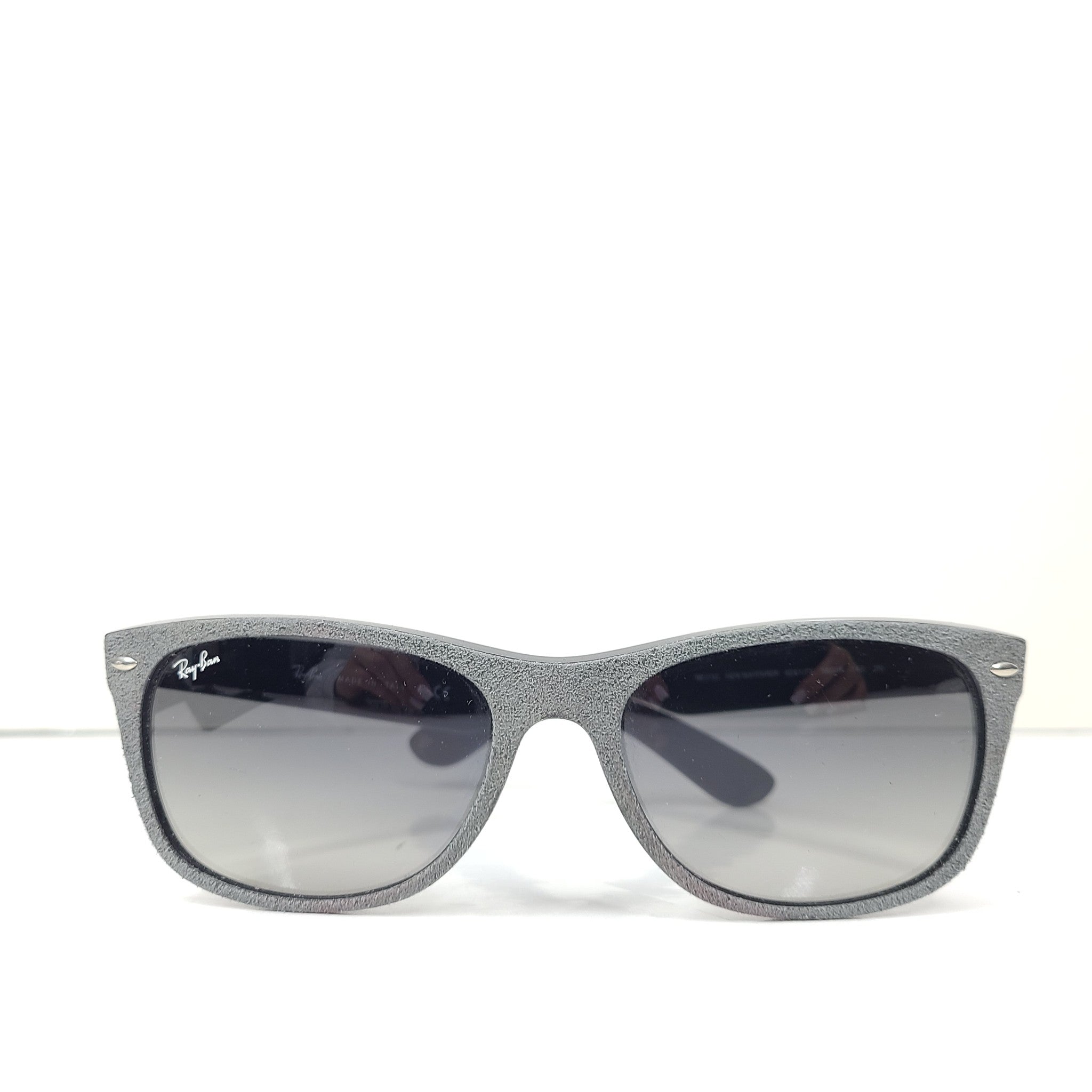 Ray Ban New Wayfarer RB2132 Sunglasses Black Square Frame Gray Gradient Lenses