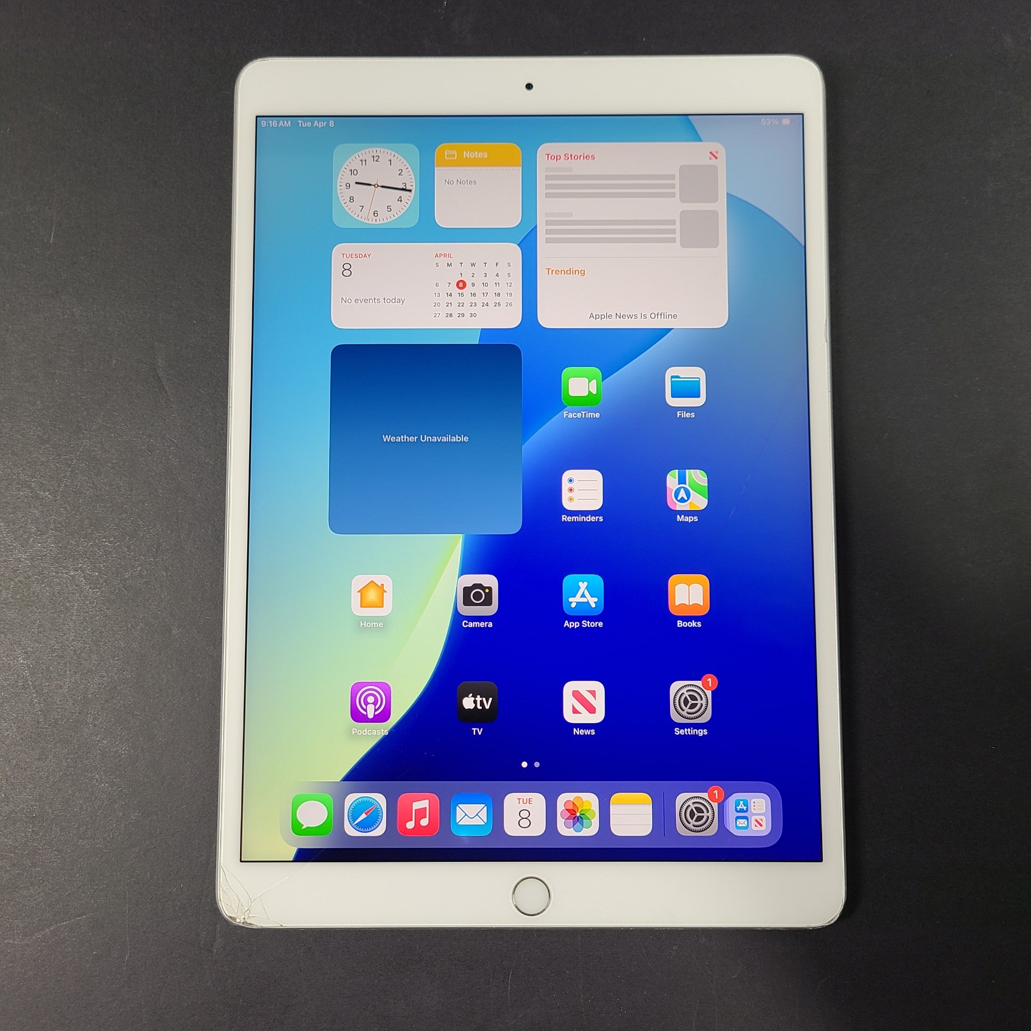 Apple iPad Air 3 (3rd Generation), A2152 64GB, Wi-Fi only 10.5in - Silver READ!!