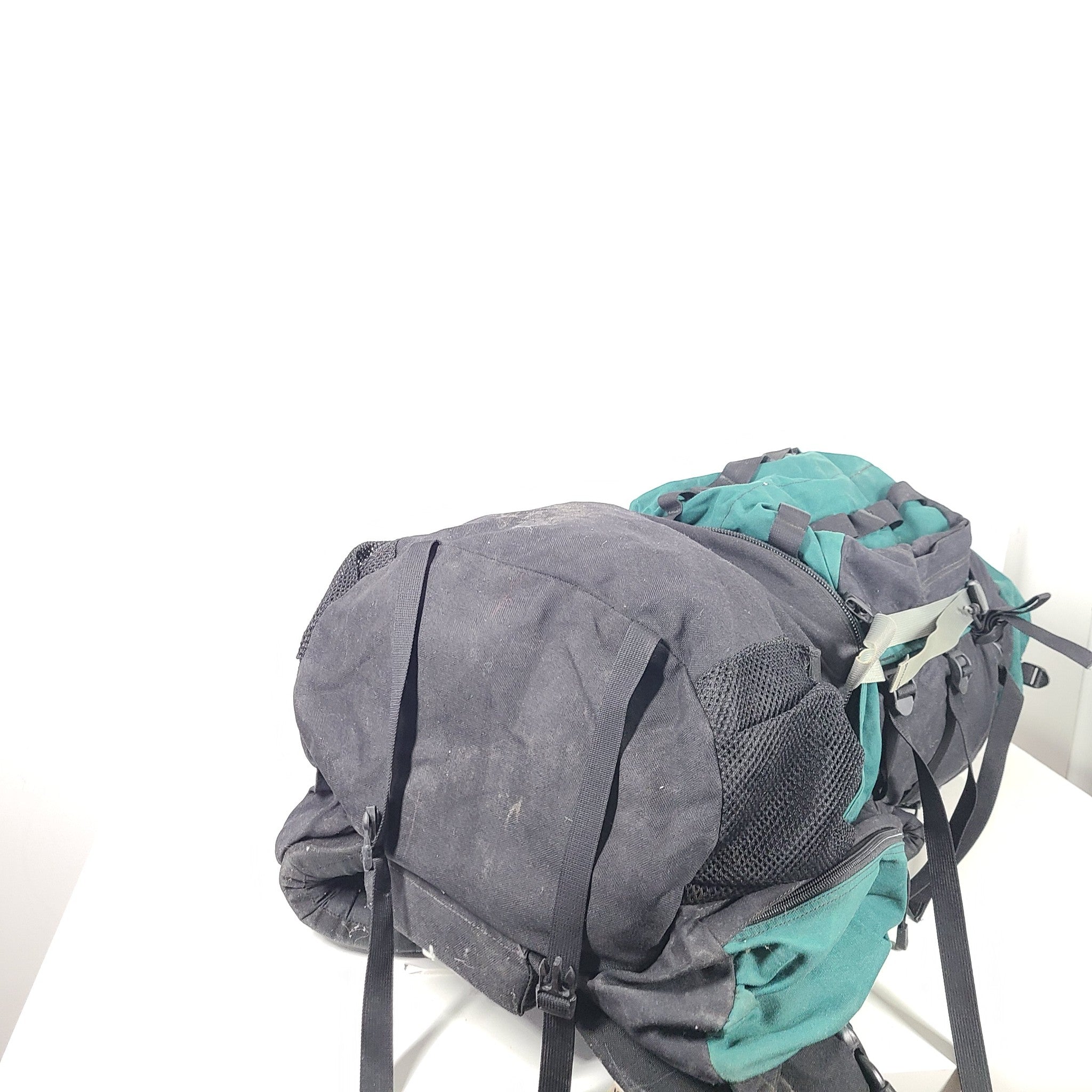 Rare Vintage The North Face TNF Tempest Women's Hiking Backpack Green Sz M
