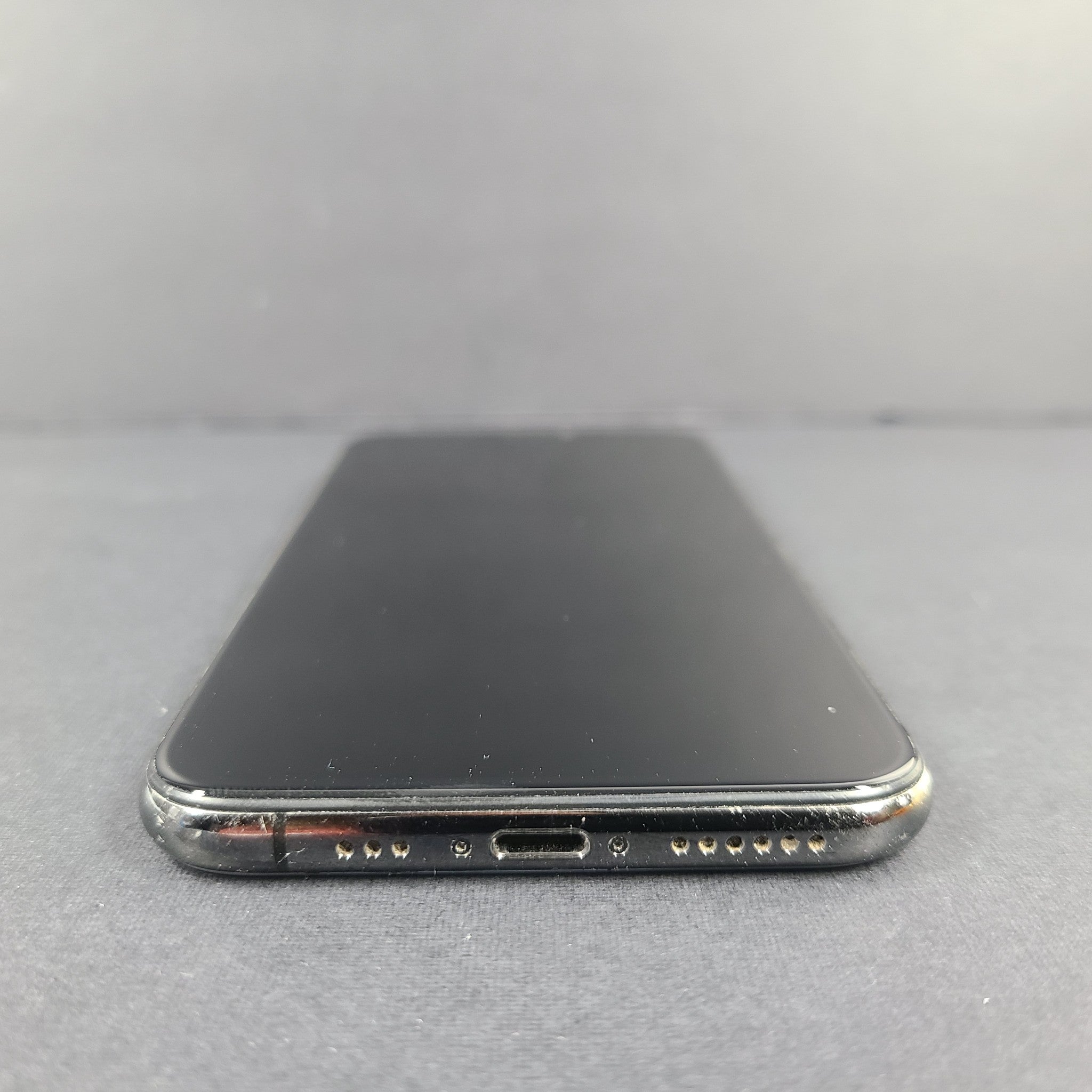 Apple iPhone XS - 64GB - White (Unlocked) A1920 (CDMA + GSM) PLEASE READ