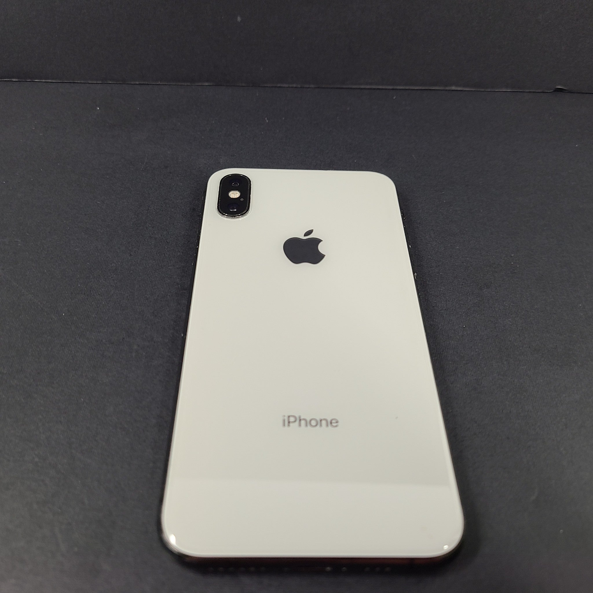 Apple iPhone XS - 64GB - White (Unlocked) A1920 (CDMA + GSM) PLEASE READ