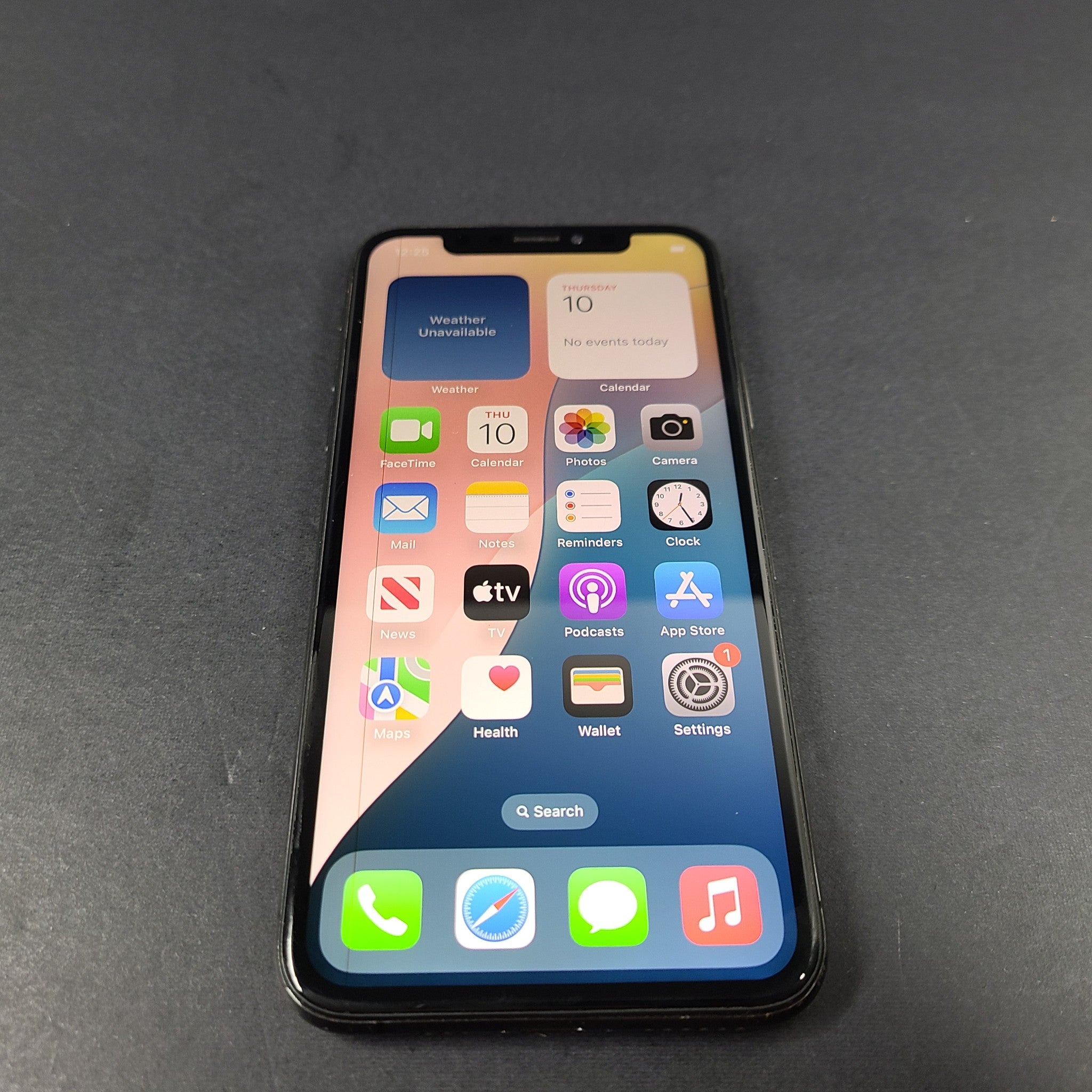 Apple iPhone XS - 64GB - White (Unlocked) A1920 (CDMA + GSM) PLEASE READ