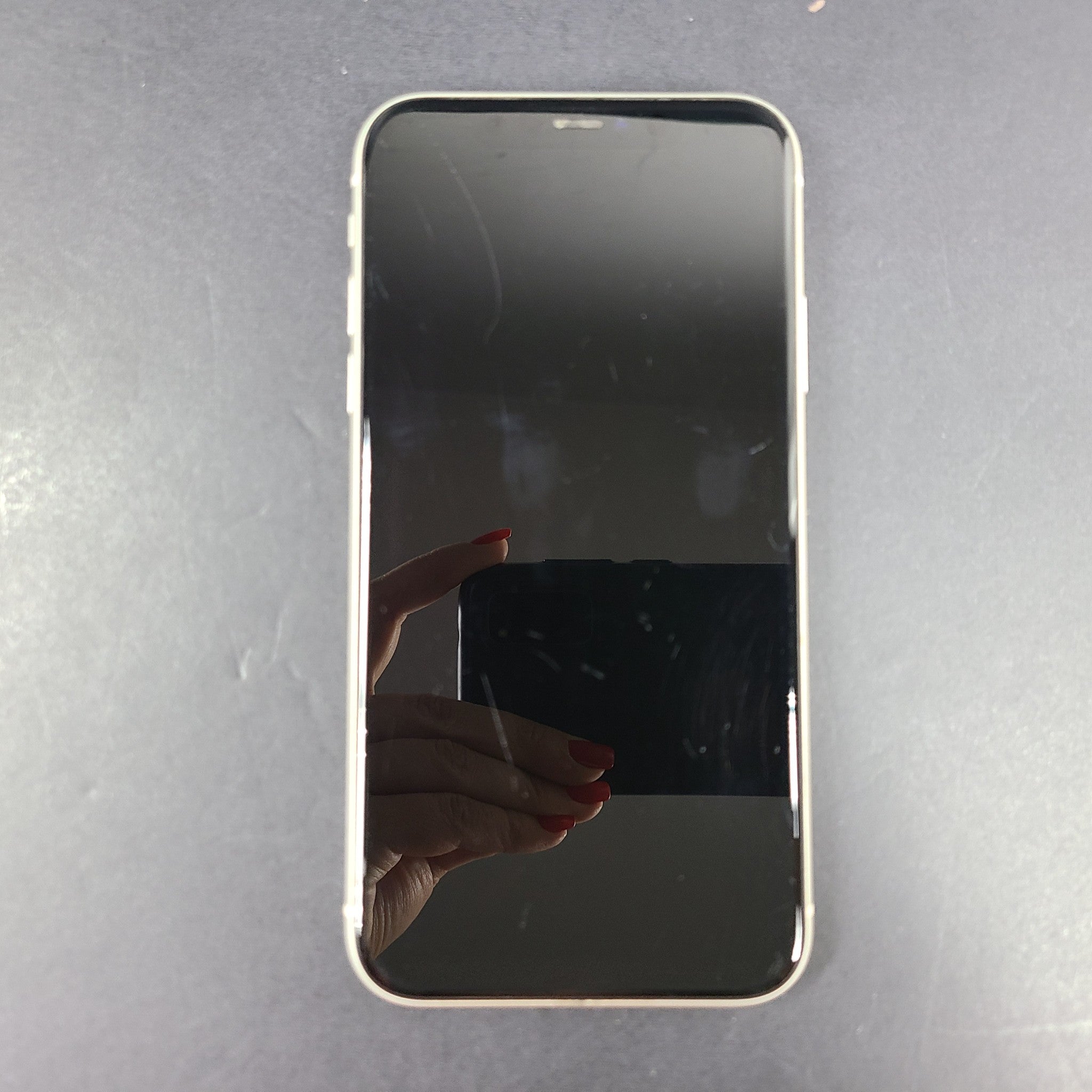 Apple iPhone 11 64GB White (Unlocked) A2111 (CDMA + GSM) SCRATCHES