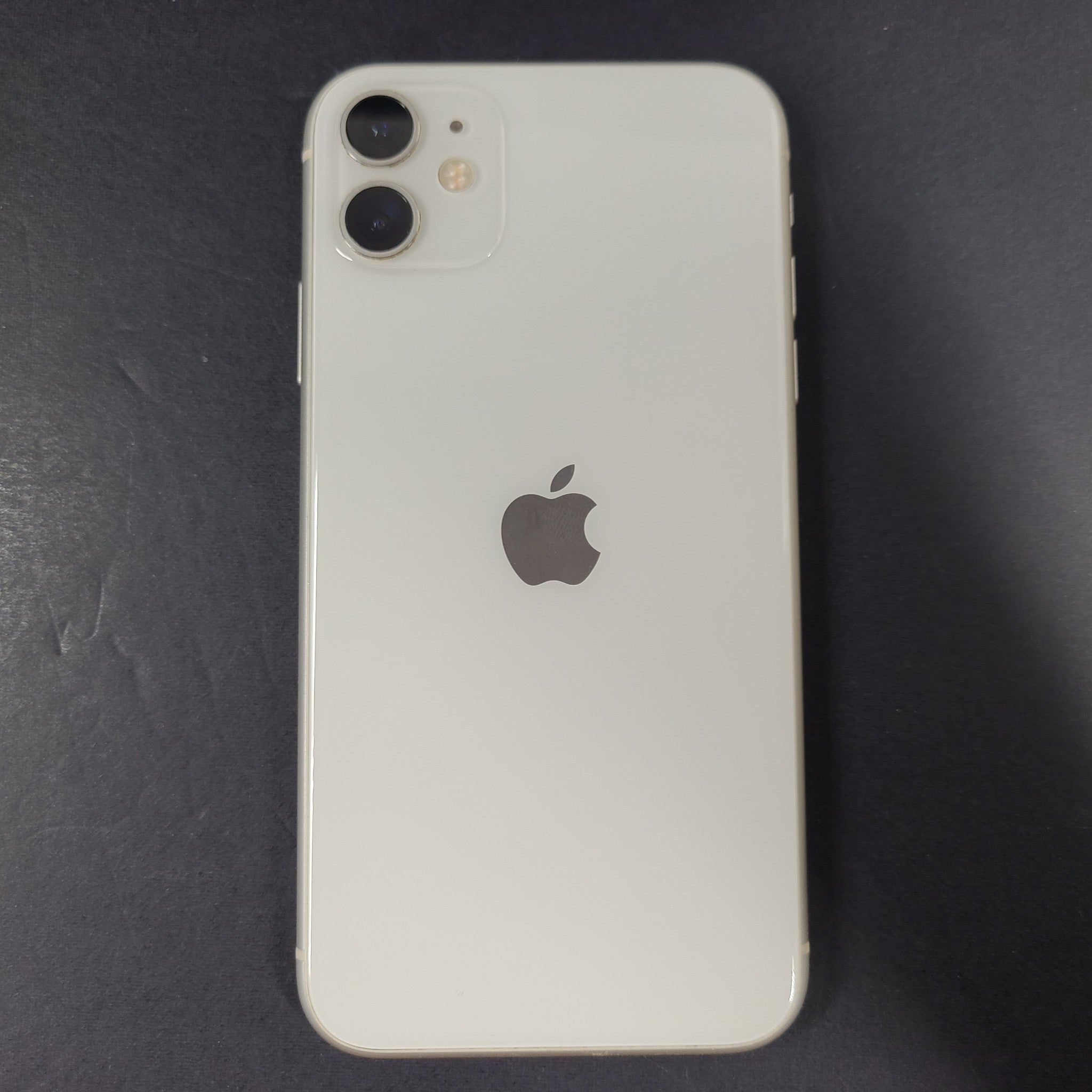 Apple iPhone 11 64GB White (Unlocked) A2111 (CDMA + GSM) SCRATCHES