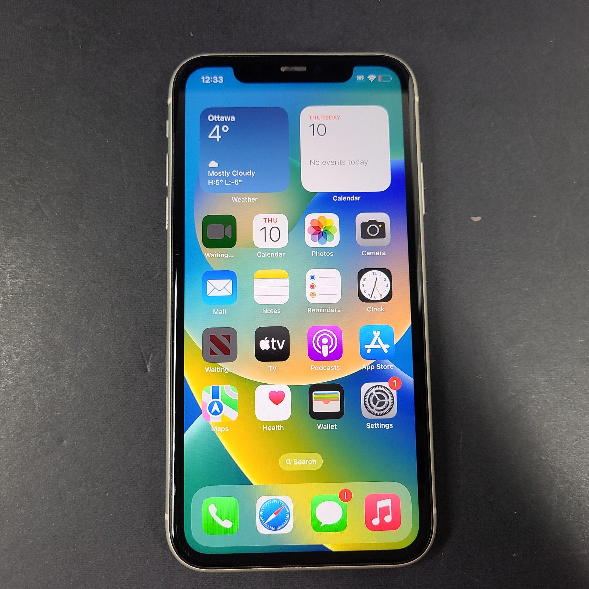 Apple iPhone 11 64GB White (Unlocked) A2111 (CDMA + GSM) SCRATCHES