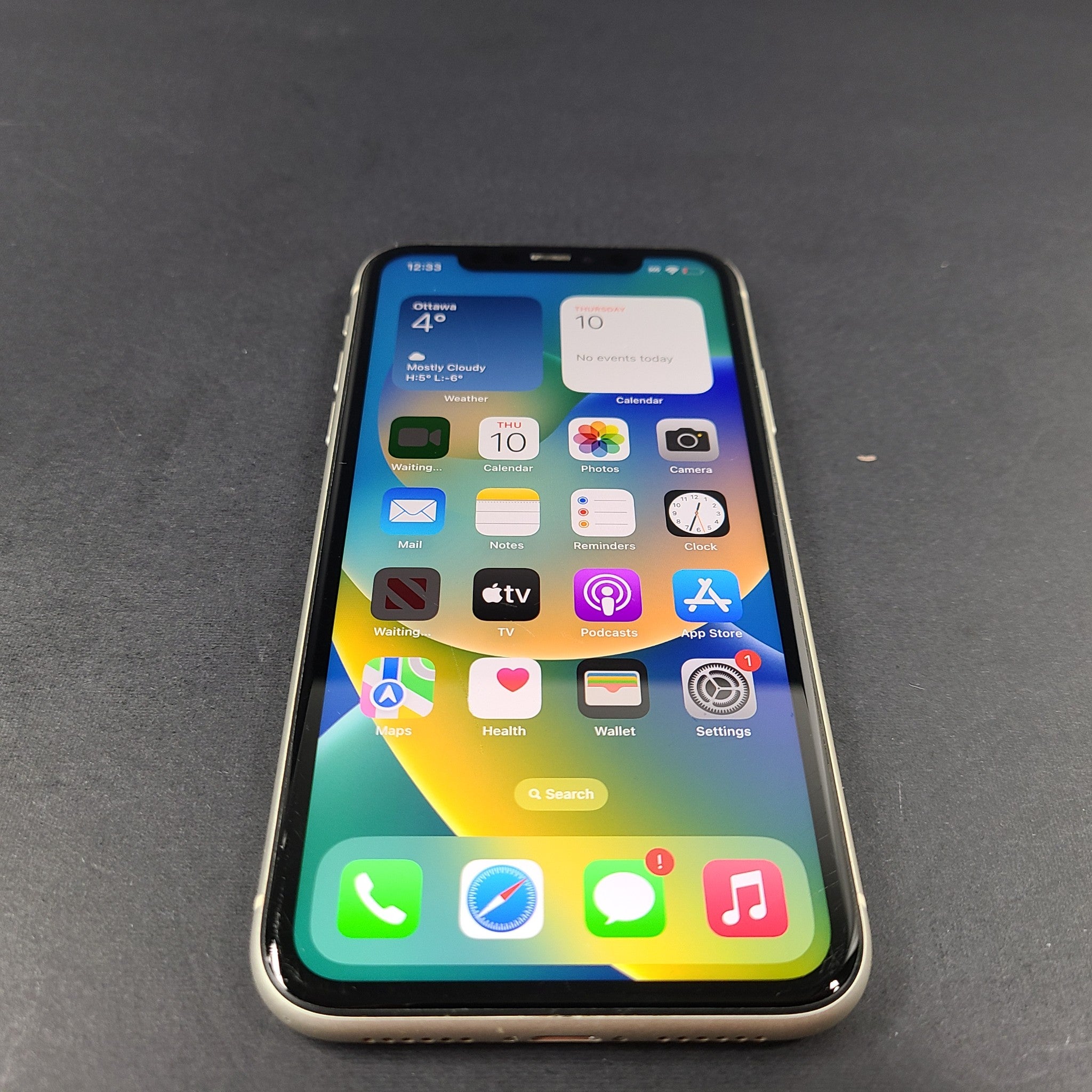 Apple iPhone 11 64GB White (Unlocked) A2111 (CDMA + GSM) SCRATCHES