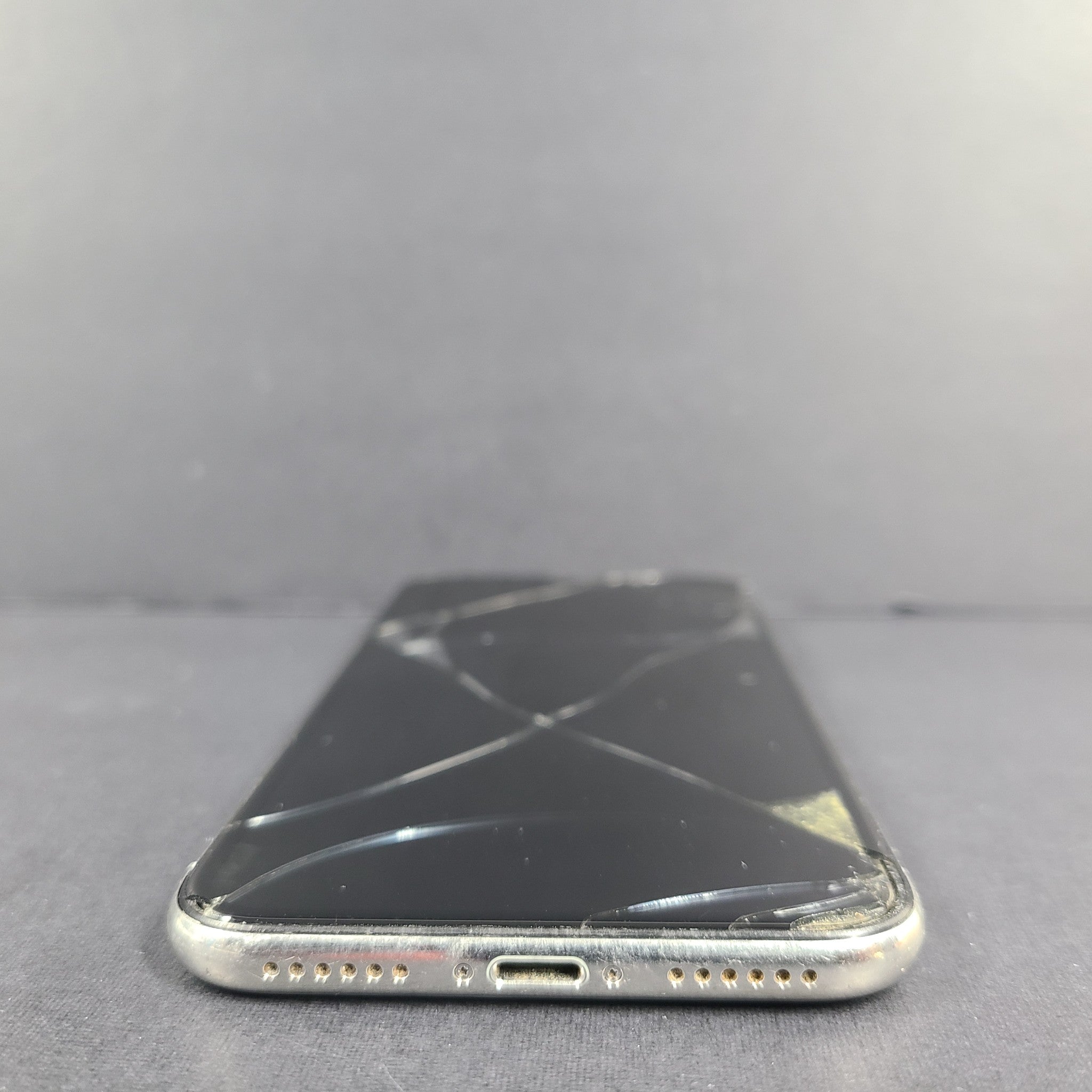Apple iPhone X - 64GB - Silver (Unlocked) A1901 (GSM) Smartphone READ SCREEN
