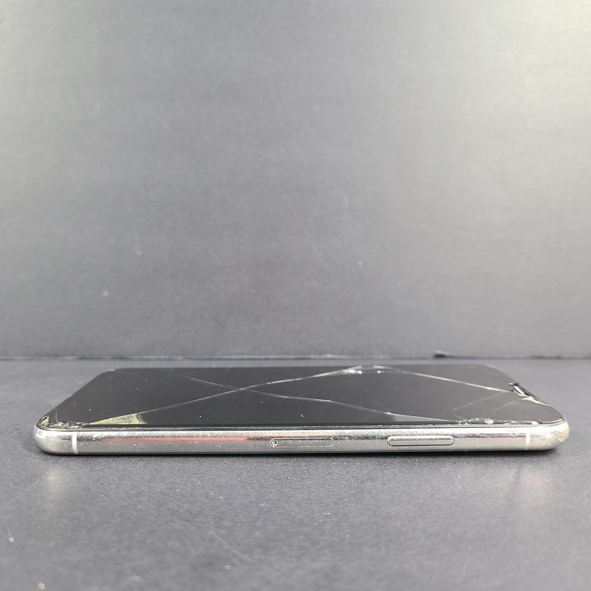 Apple iPhone X - 64GB - Silver (Unlocked) A1901 (GSM) Smartphone READ SCREEN