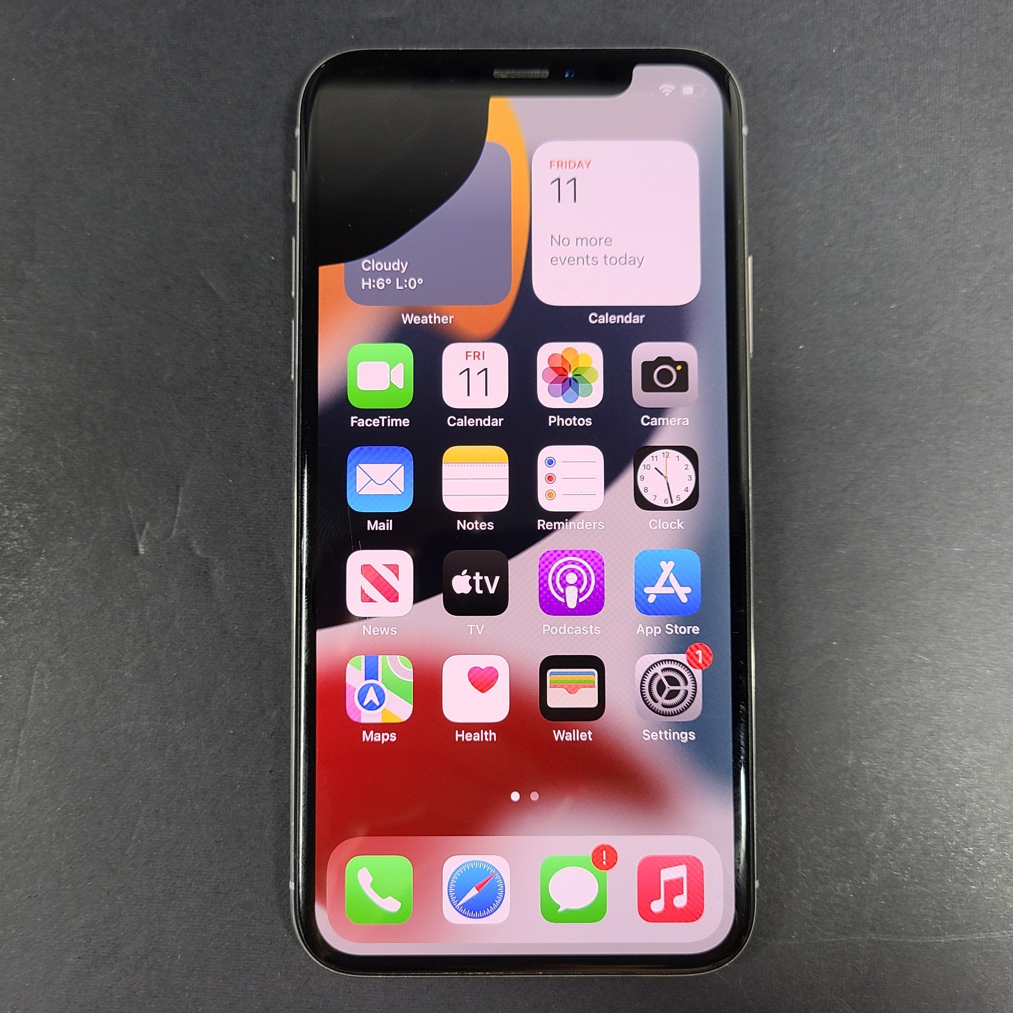 Apple iPhone X - 256GB - Silver (Unlocked) A1901 (GSM) Smartphone READ!!