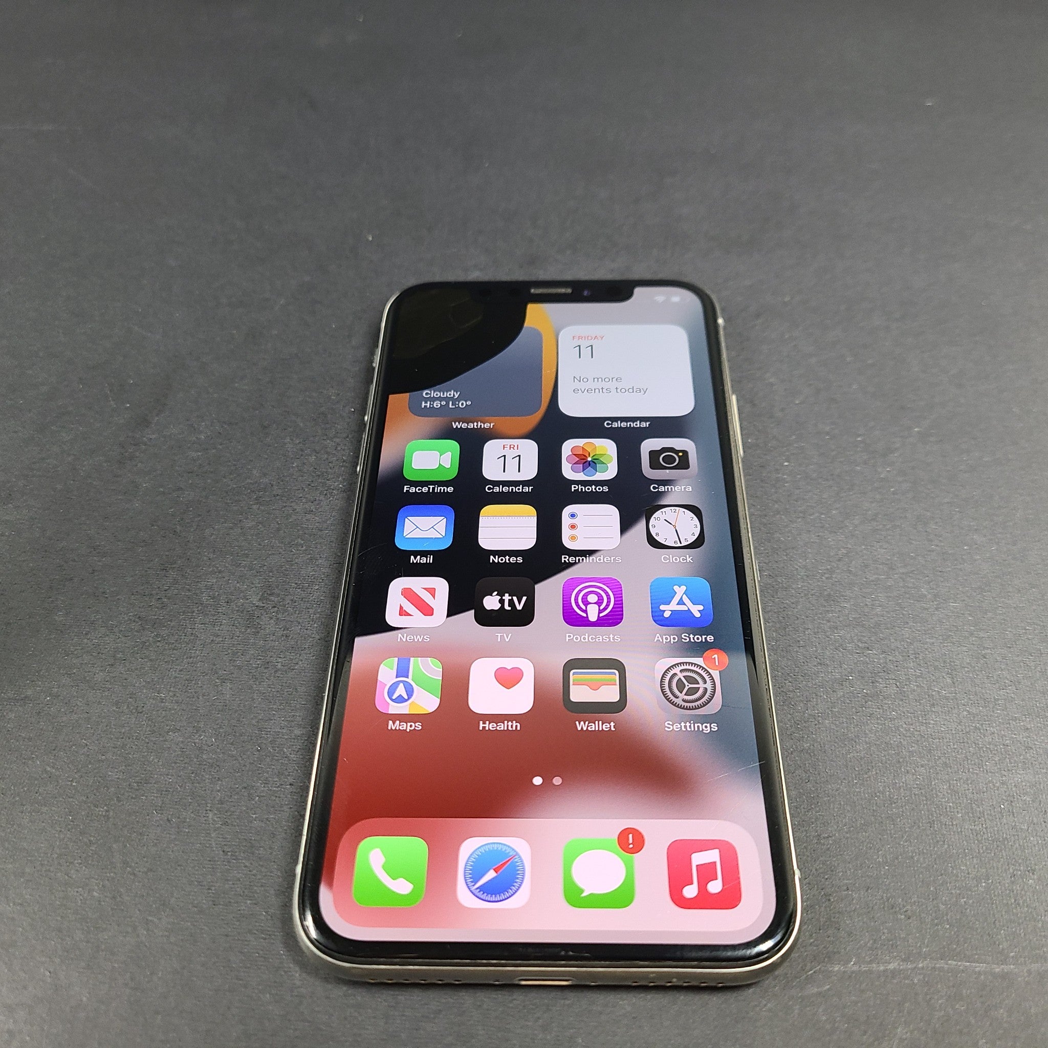 Apple iPhone X - 256GB - Silver (Unlocked) A1901 (GSM) Smartphone READ!!