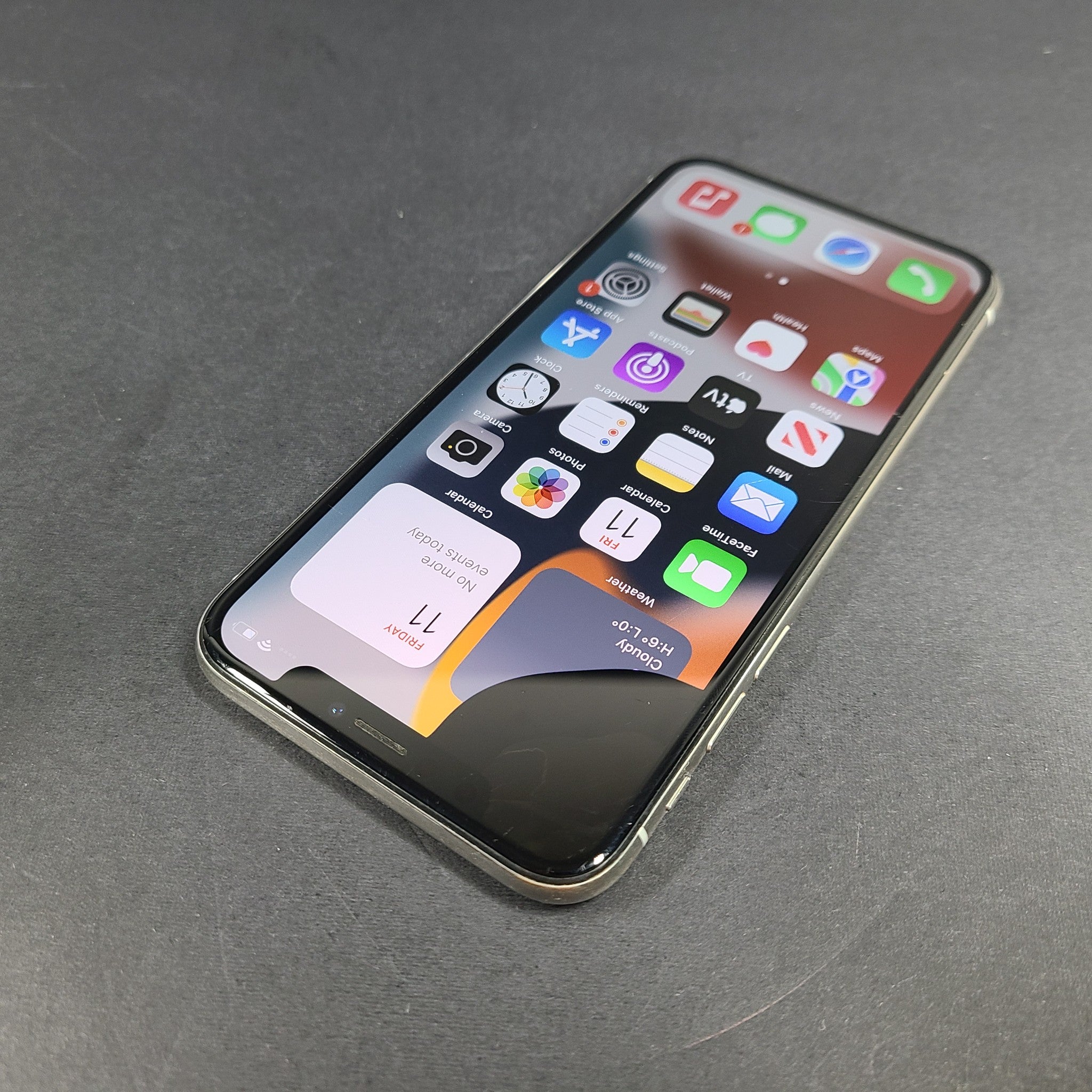 Apple iPhone X - 256GB - Silver (Unlocked) A1901 (GSM) Smartphone READ!!