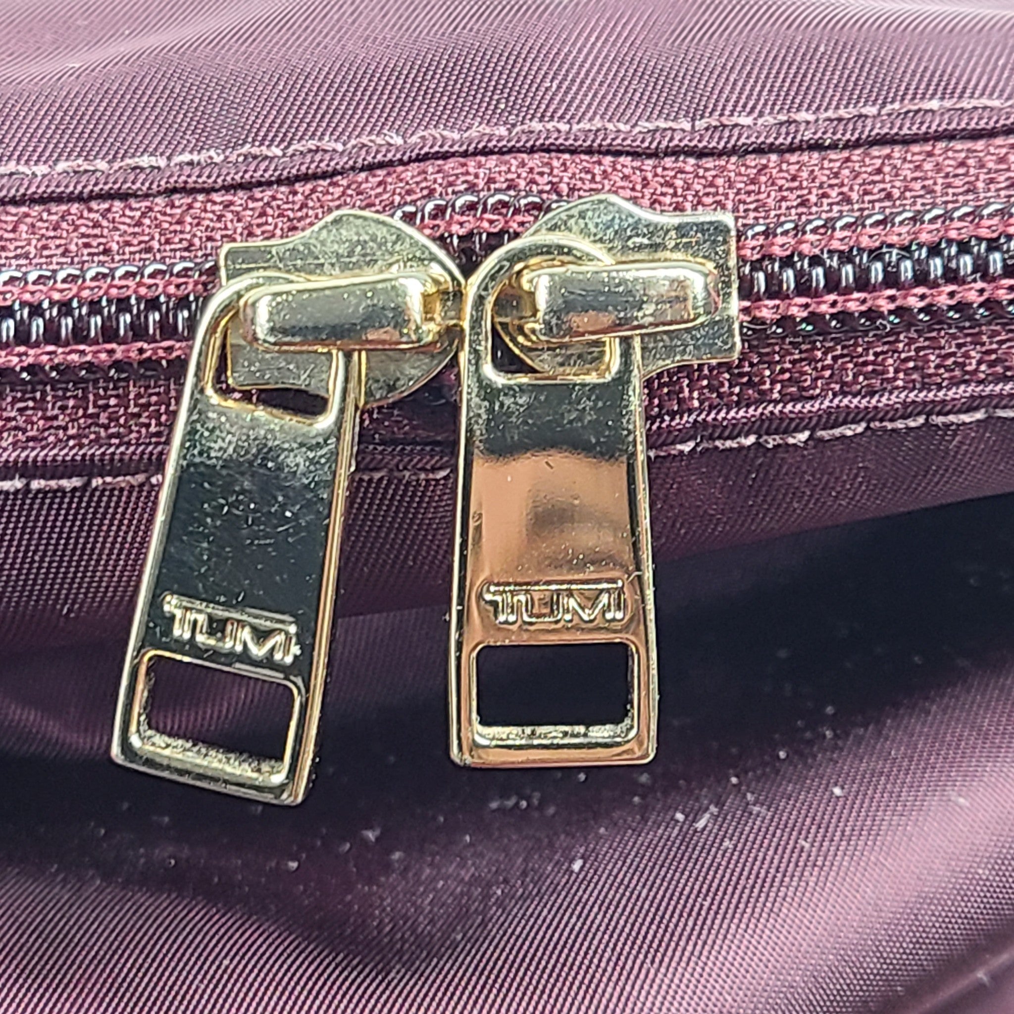 TUMI Corporate Collection Just in Case® Tote Bag Shopper Zippered Burgundy Red