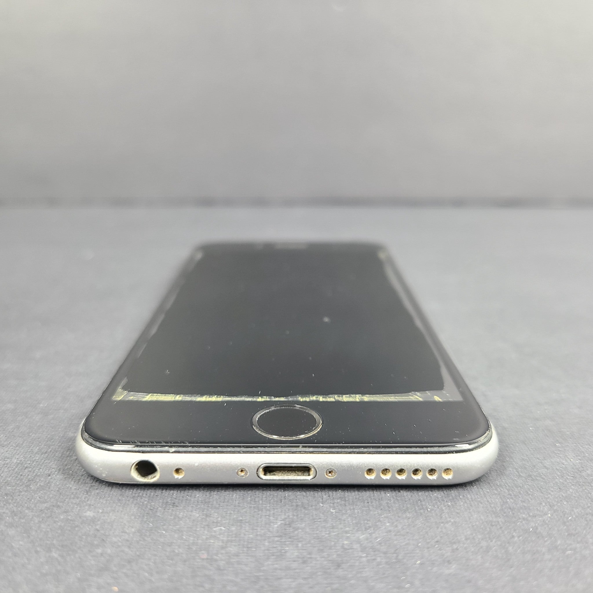 Apple iPhone 6 - 128 GB - Space Gray (Unlocked) A1549 (GSM) Smartphone READ V2