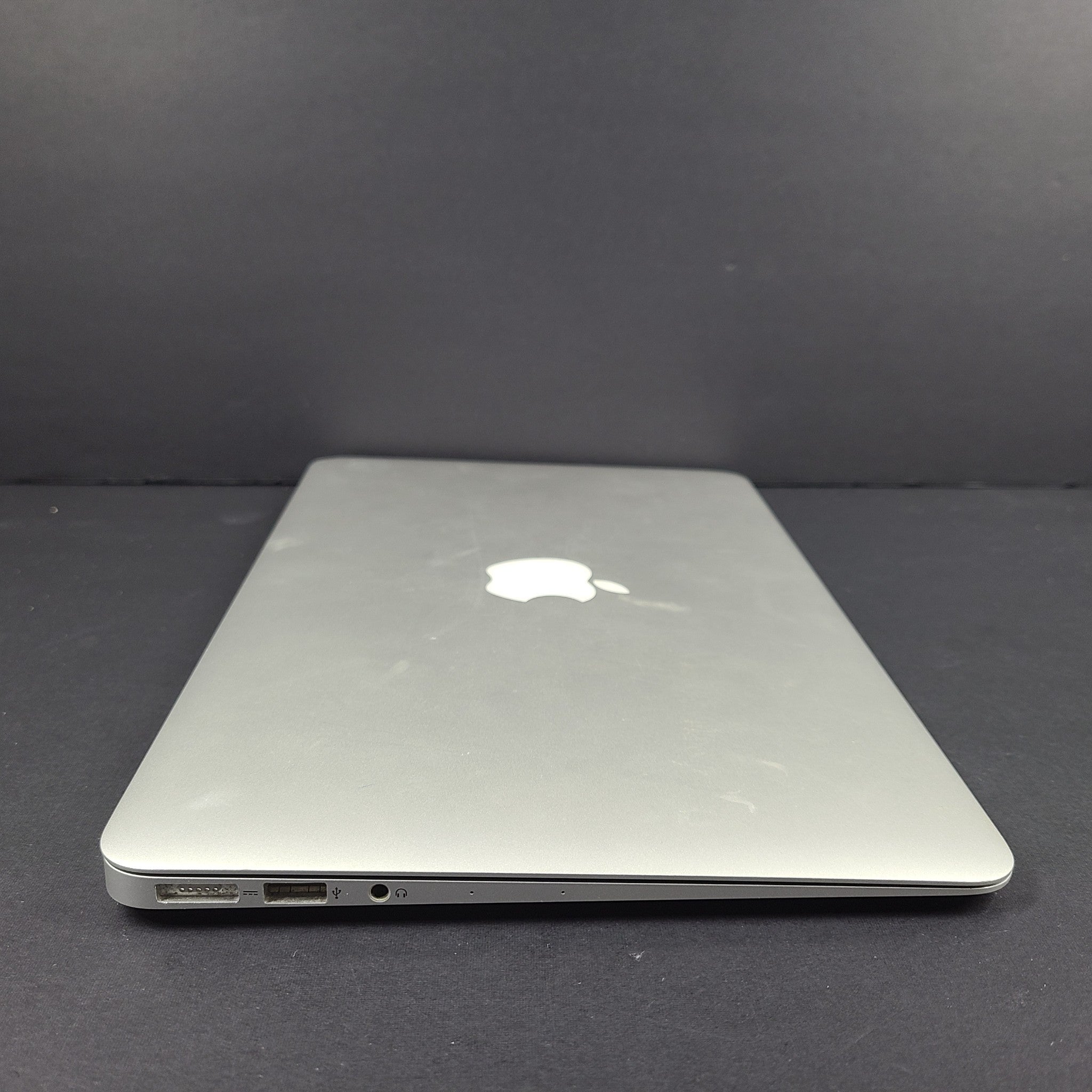 Early 2014 Apple MacBook Air Laptop A1465 11" Intel i5 @1.4GHz 128GB SSD 4GB RAM