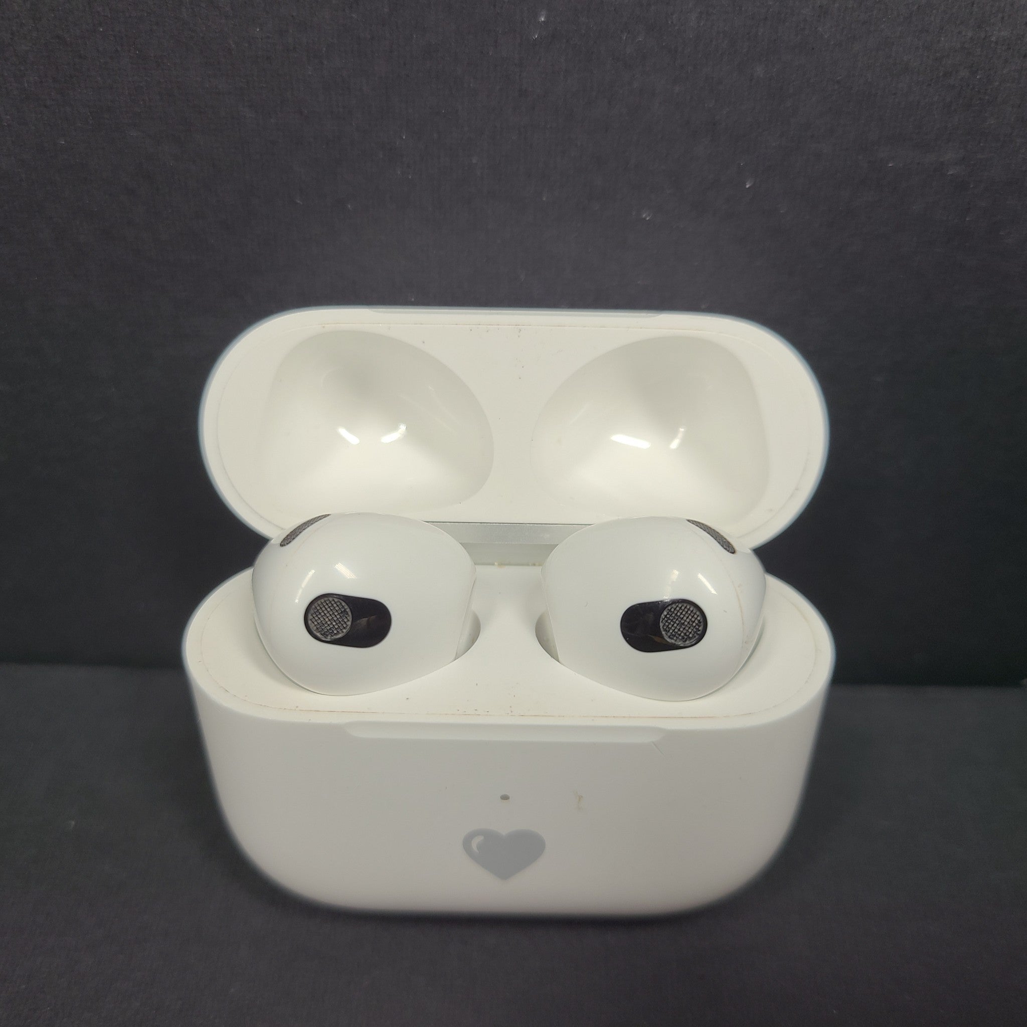 Apple AirPods 3rd Gen. with Magsafe Charging Case A2566 A2564 A2565 OEM Apple PE