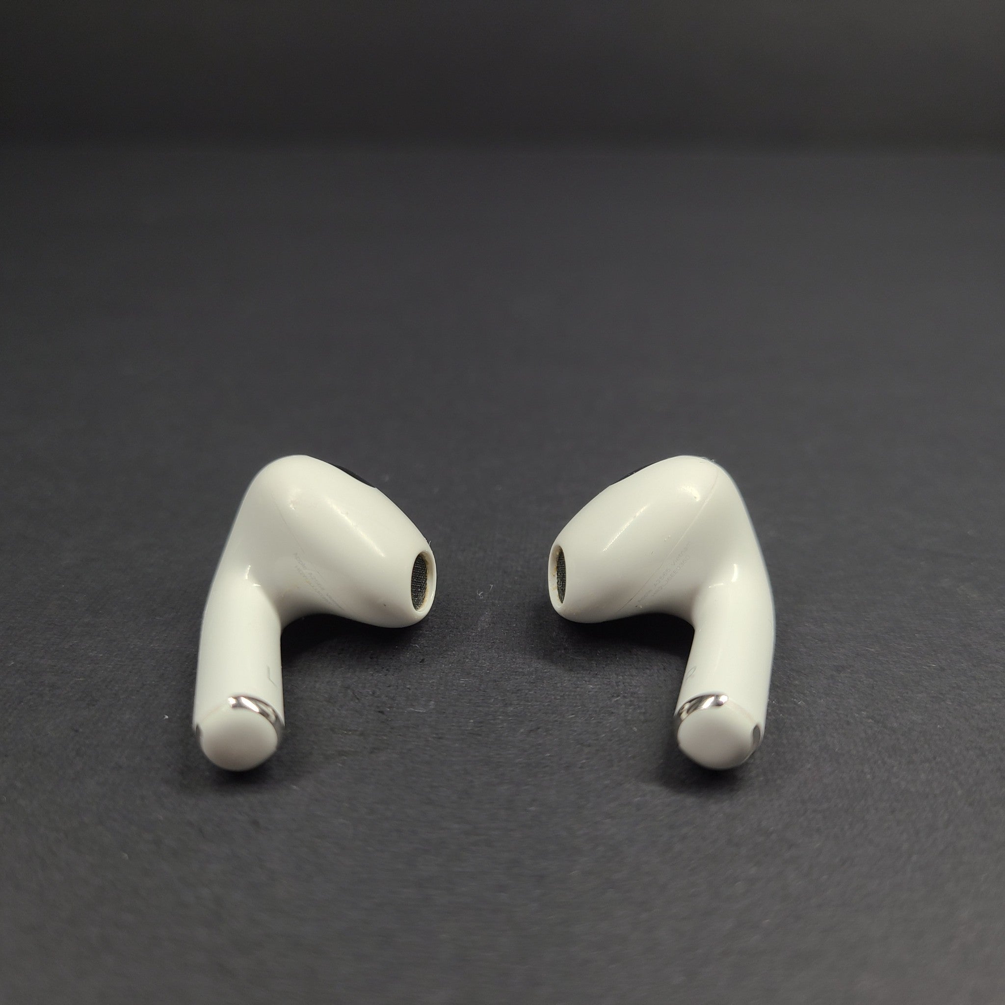 Apple AirPods 3rd Gen. with Magsafe Charging Case A2566 A2564 A2565 OEM Apple PE