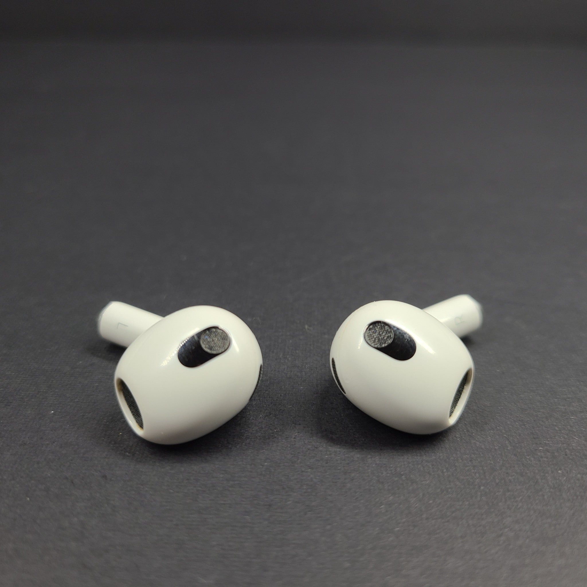 Apple AirPods 3rd Gen. with Magsafe Charging Case A2566 A2564 A2565 OEM Apple PE