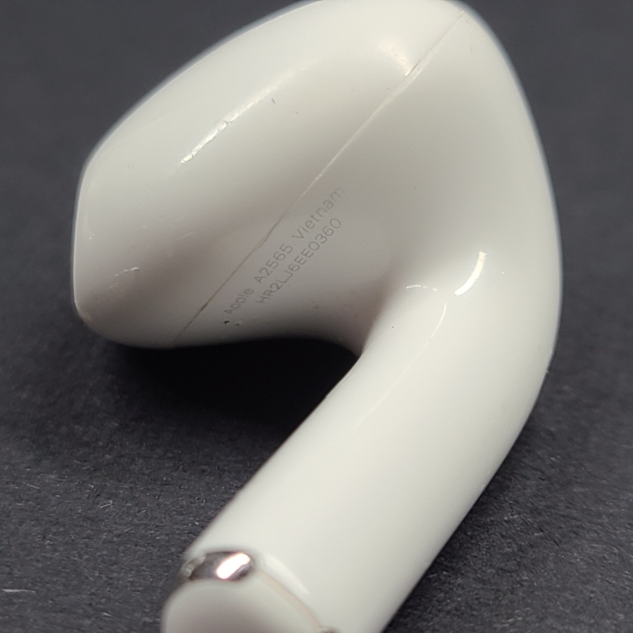 Apple AirPods 3rd Gen. with Magsafe Charging Case A2566 A2564 A2565 OEM Apple PE