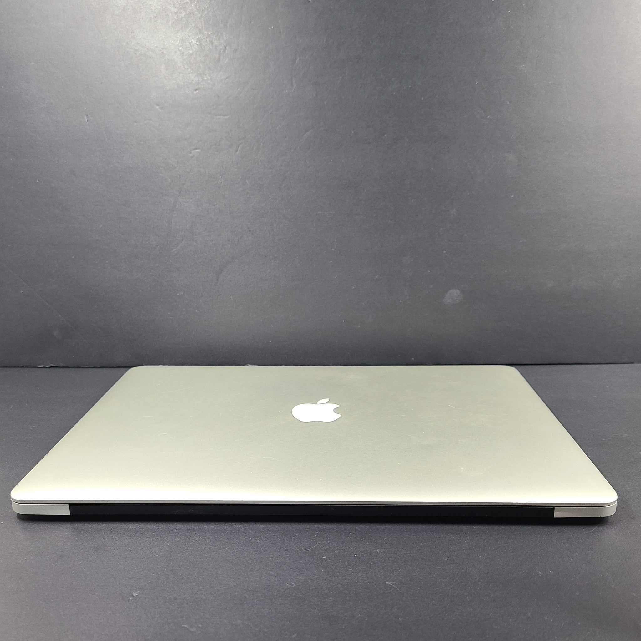 2014 Apple Macbook 15" A1398 (Intel i7, 1TB SSD, 16GB) Silver READ FOR PARTS