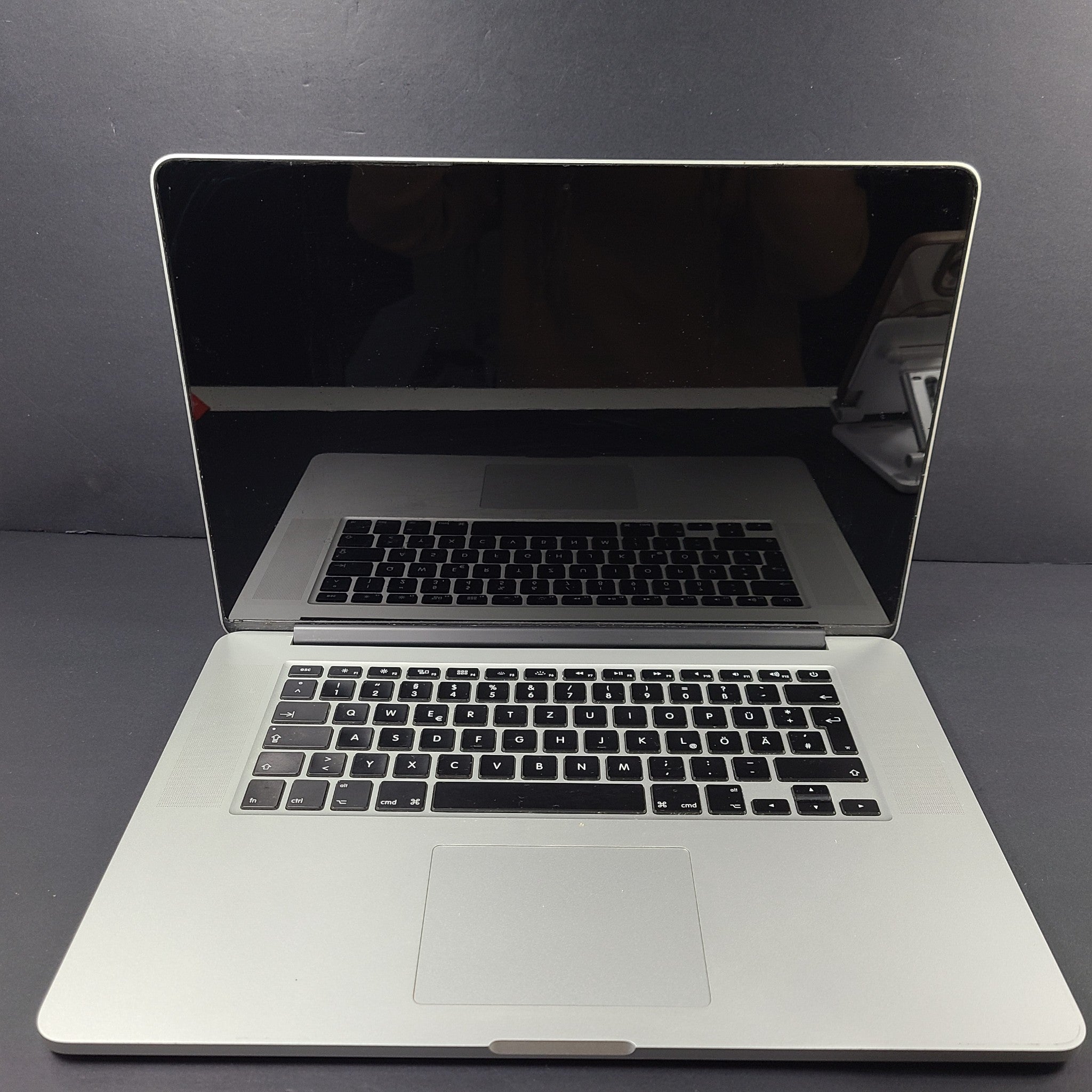 2014 Apple Macbook 15" A1398 (Intel i7, 1TB SSD, 16GB) Silver READ FOR PARTS