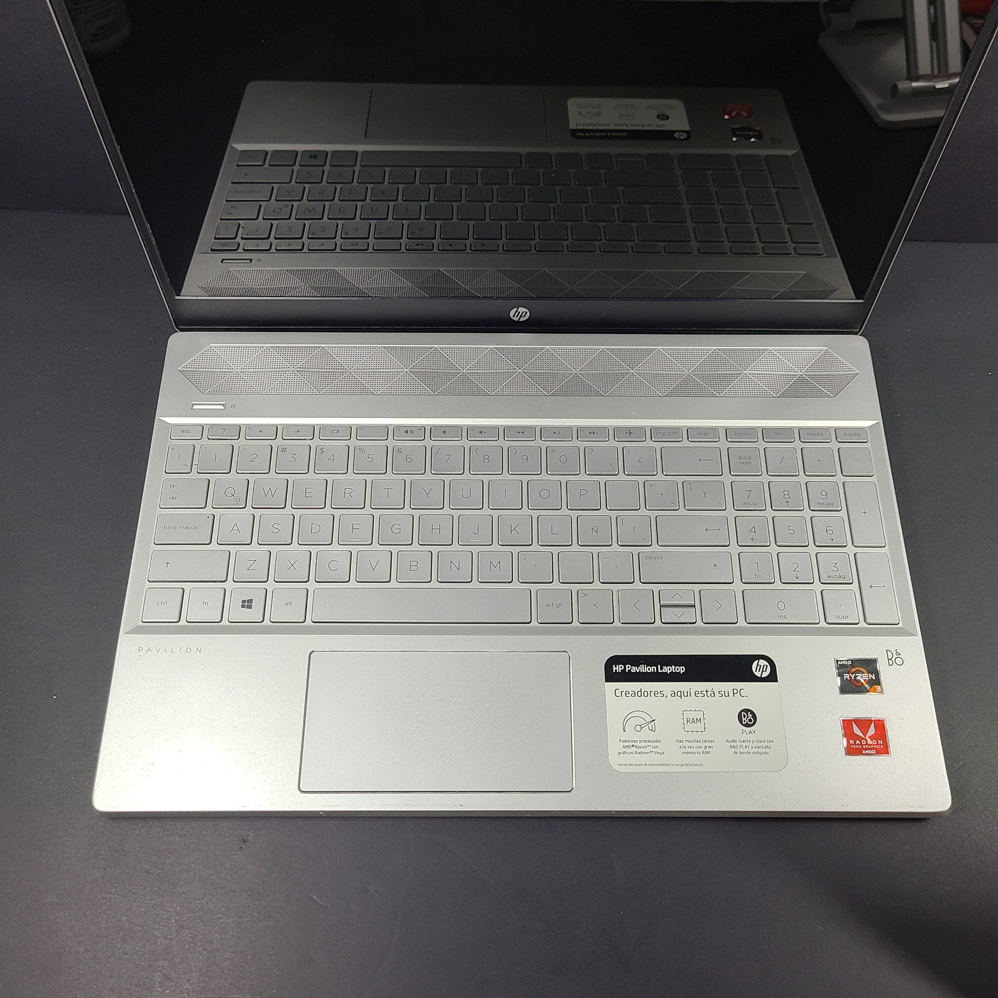 HP Pavilion 15-cw0007la 15.6" Laptop AMD Ryzen 3 2300U 256GB SSD 12GB RAM Silver