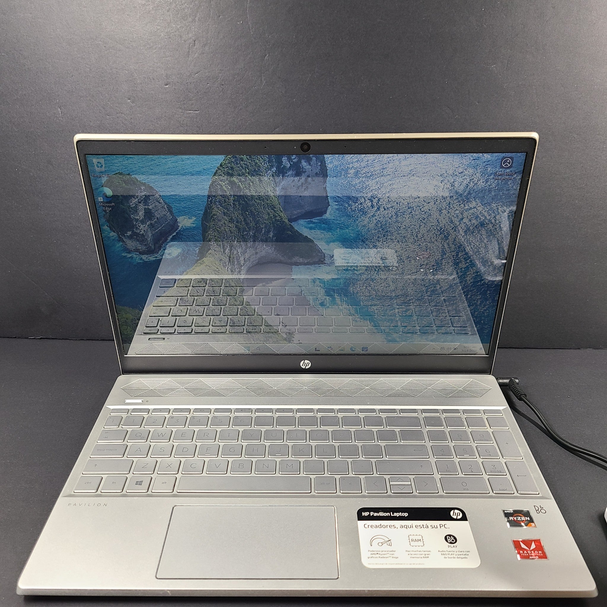 HP Pavilion 15-cw0007la 15.6" Laptop AMD Ryzen 3 2300U 256GB SSD 12GB RAM Silver
