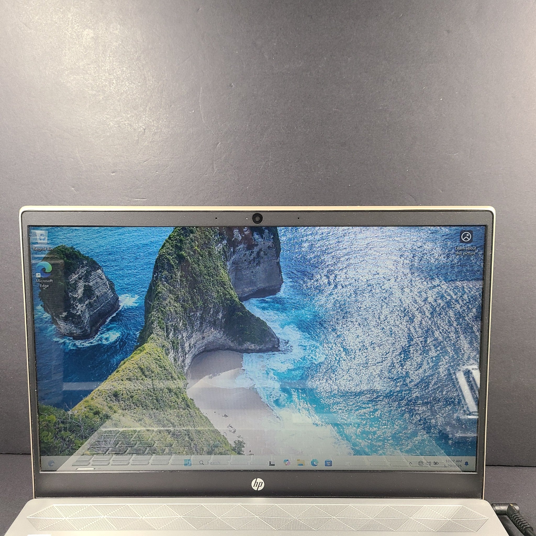 HP Pavilion 15-cw0007la 15.6" Laptop AMD Ryzen 3 2300U 256GB SSD 12GB RAM Silver