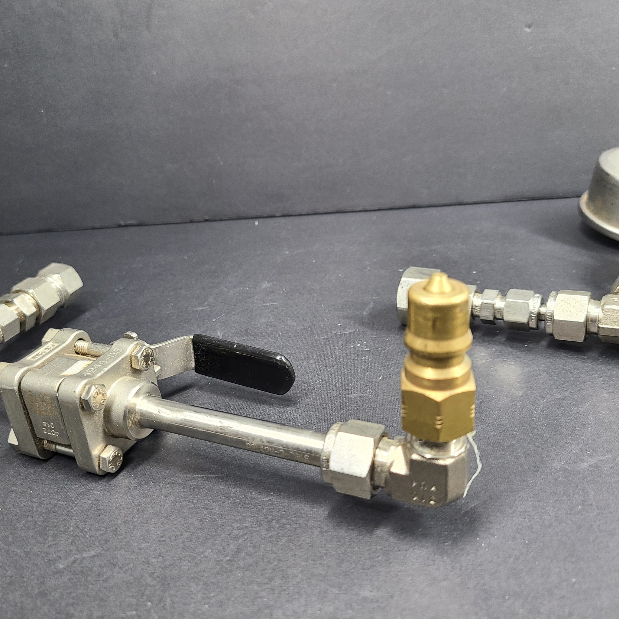 2x Swagelok SS-62TW6T35-3 Valves + 316SS Swagelok Pressure Gauge 3/8"