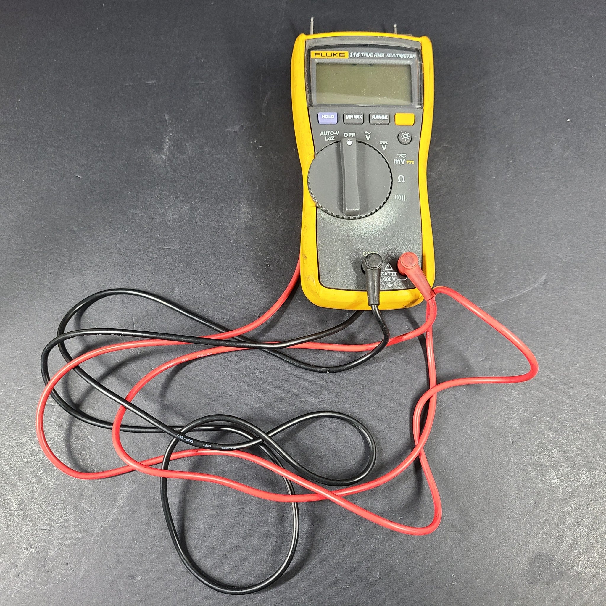 Fluke 114 True RMS Digital Multimeter Auto-Ranging Backlit Display with Leads