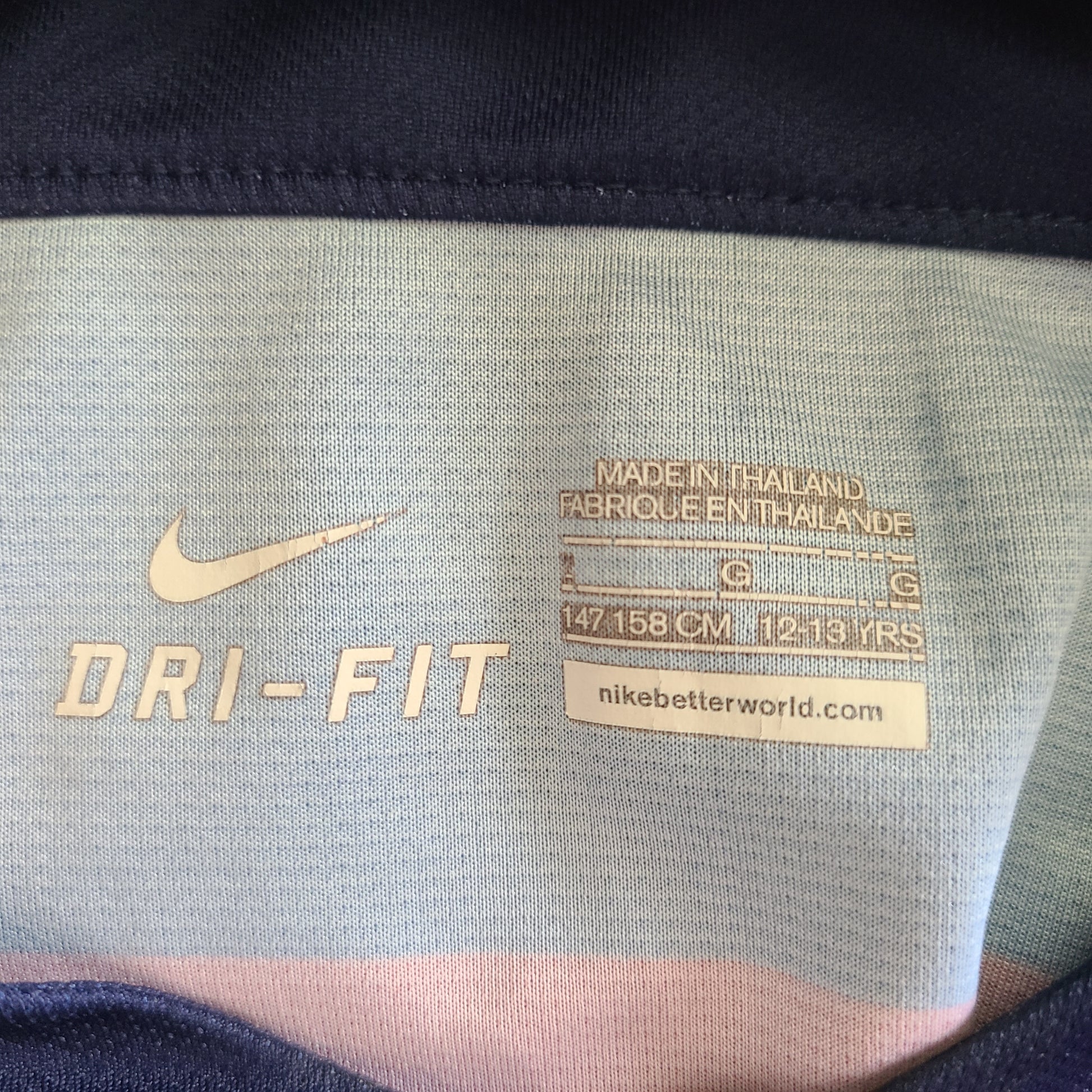 FC Barcelona 2015 youth home jersey in red and navy with Qatar Airways and UNICEF logos visible.