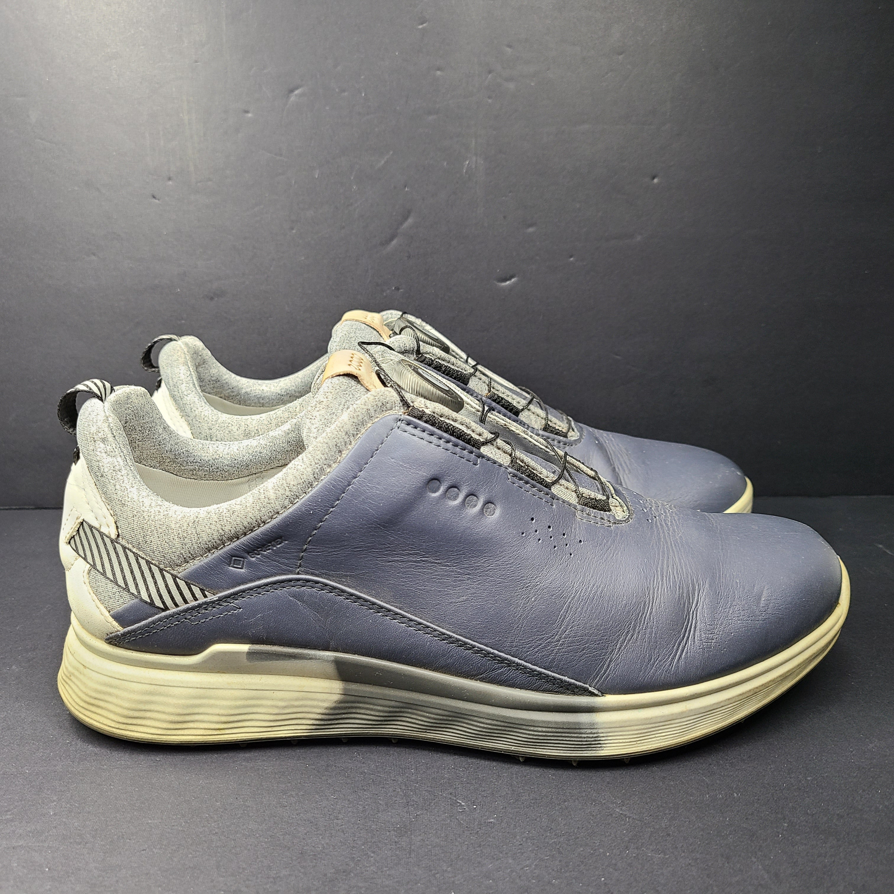 A pair of gray ECCO Men's Golf Shoes with BOA Lacing System in Size 43.
