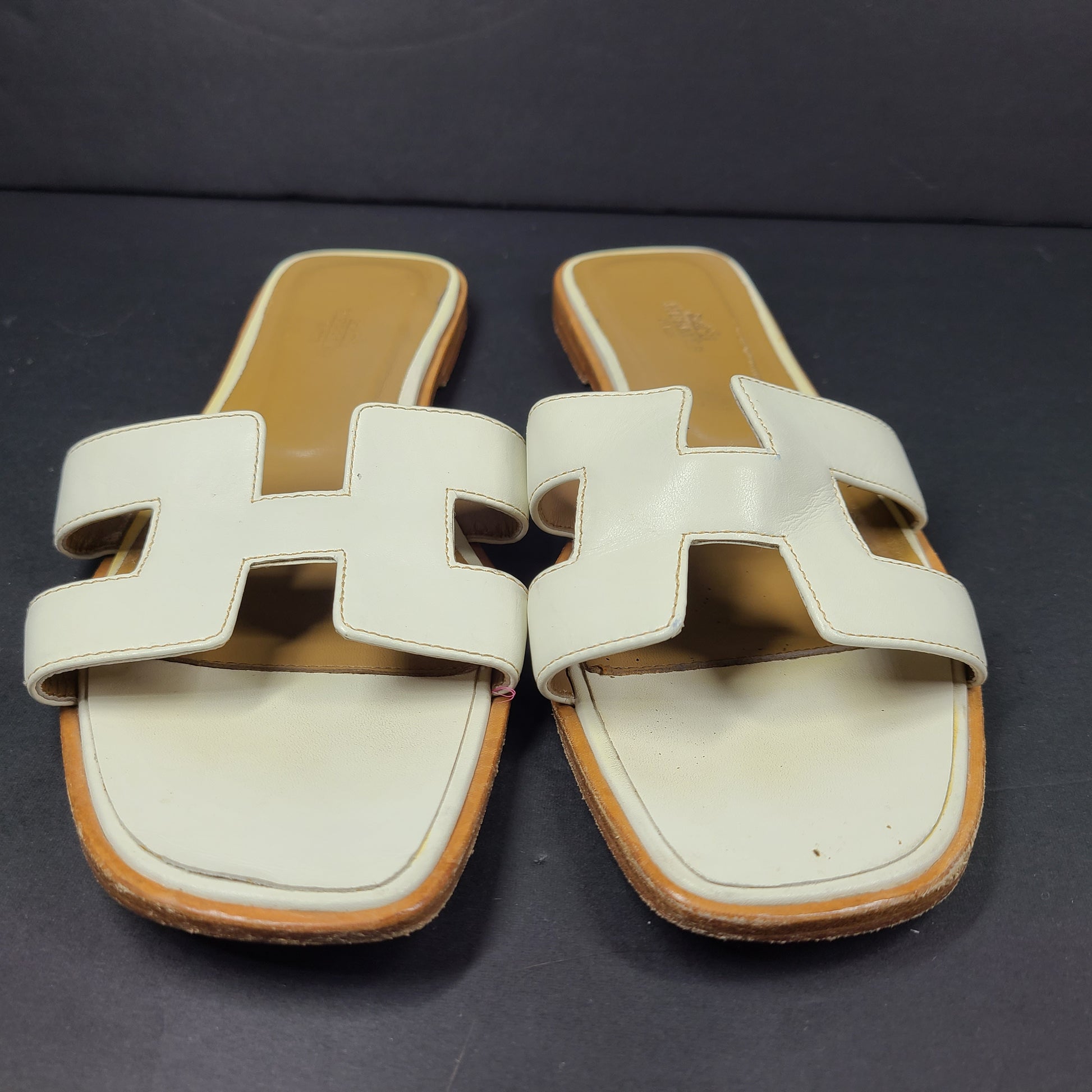 A pair of white leather Hermès Oran sandals with size 41 embossed in Italy