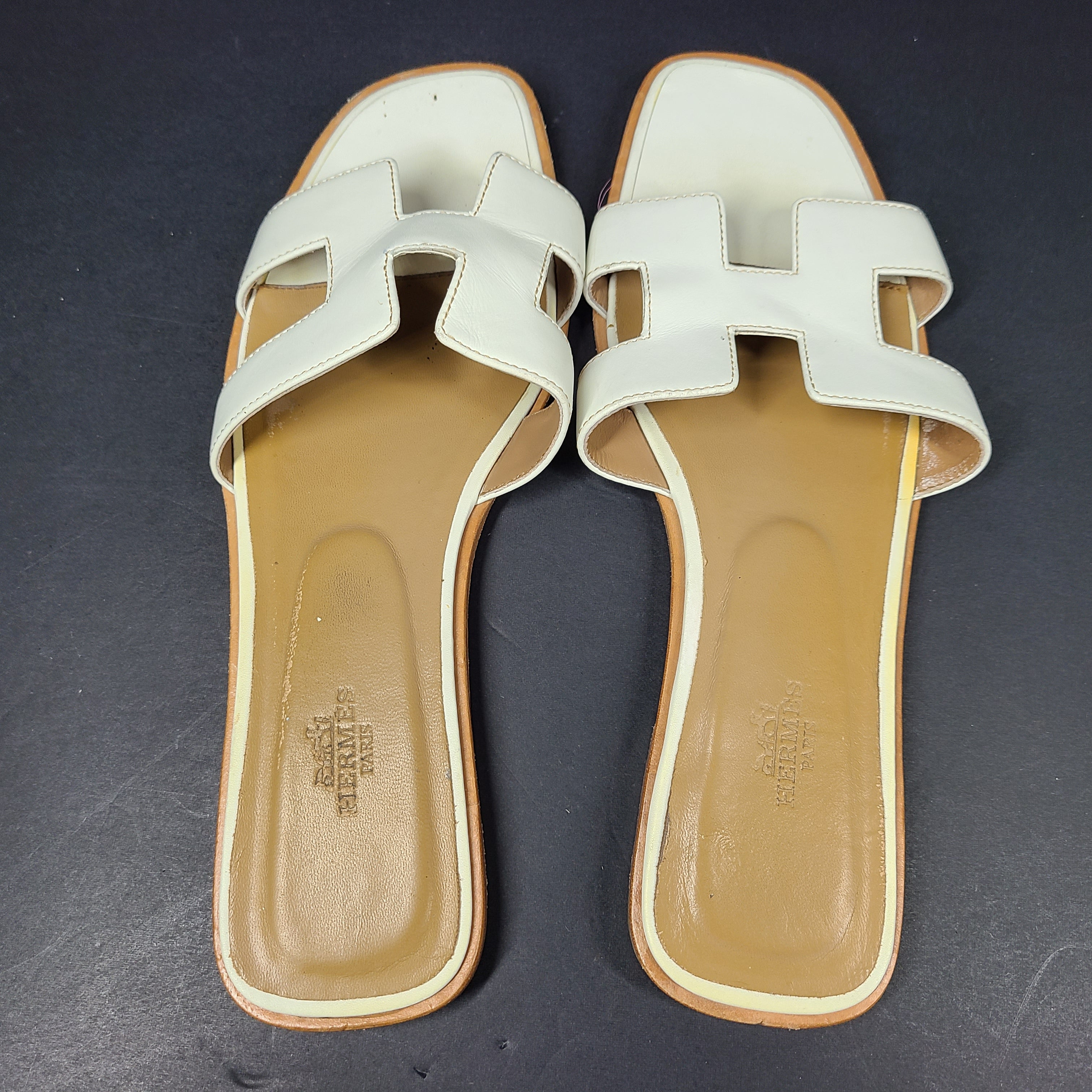 A pair of white leather Hermès Oran sandals with size 41 embossed in Italy