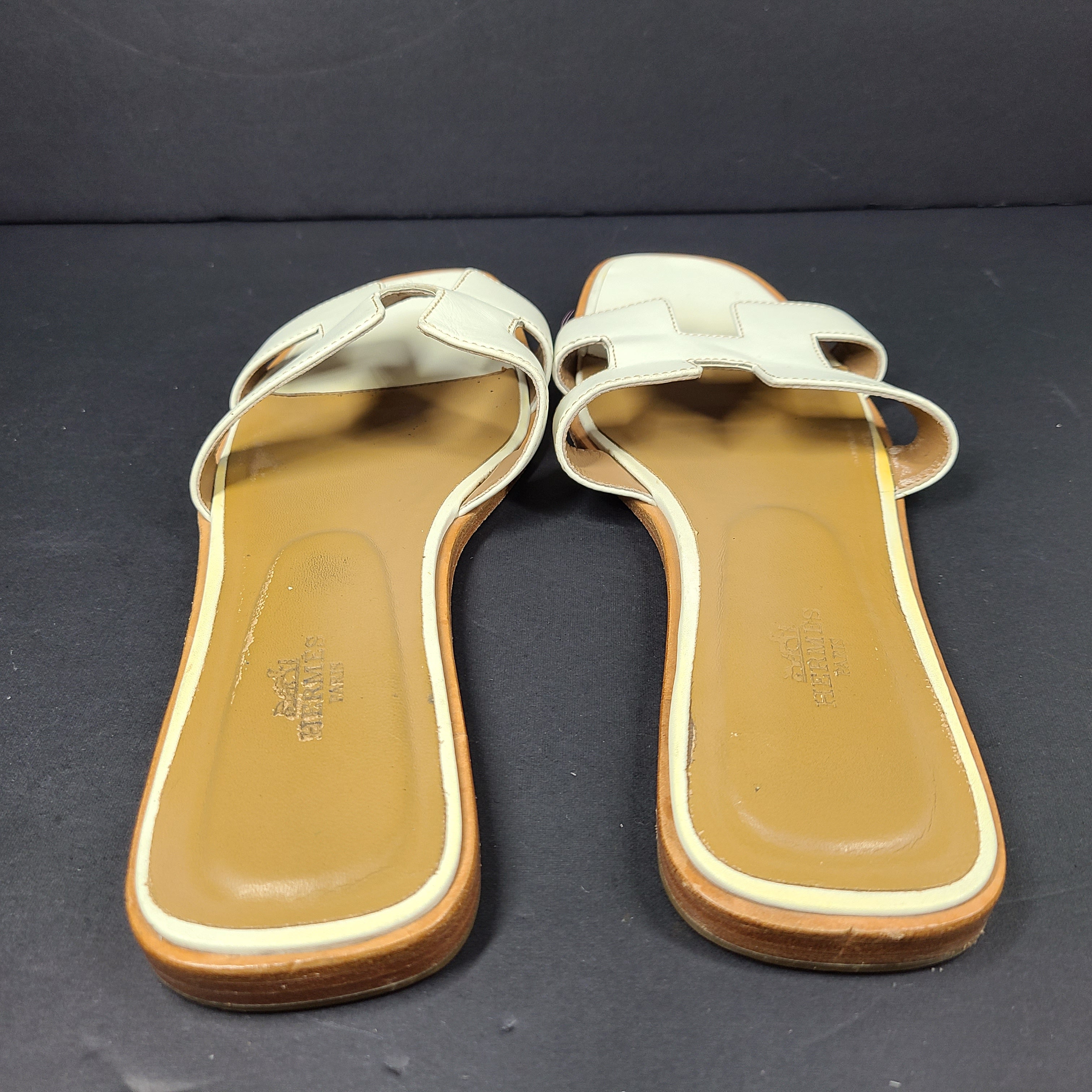 A pair of white leather Hermès Oran sandals with size 41 embossed in Italy