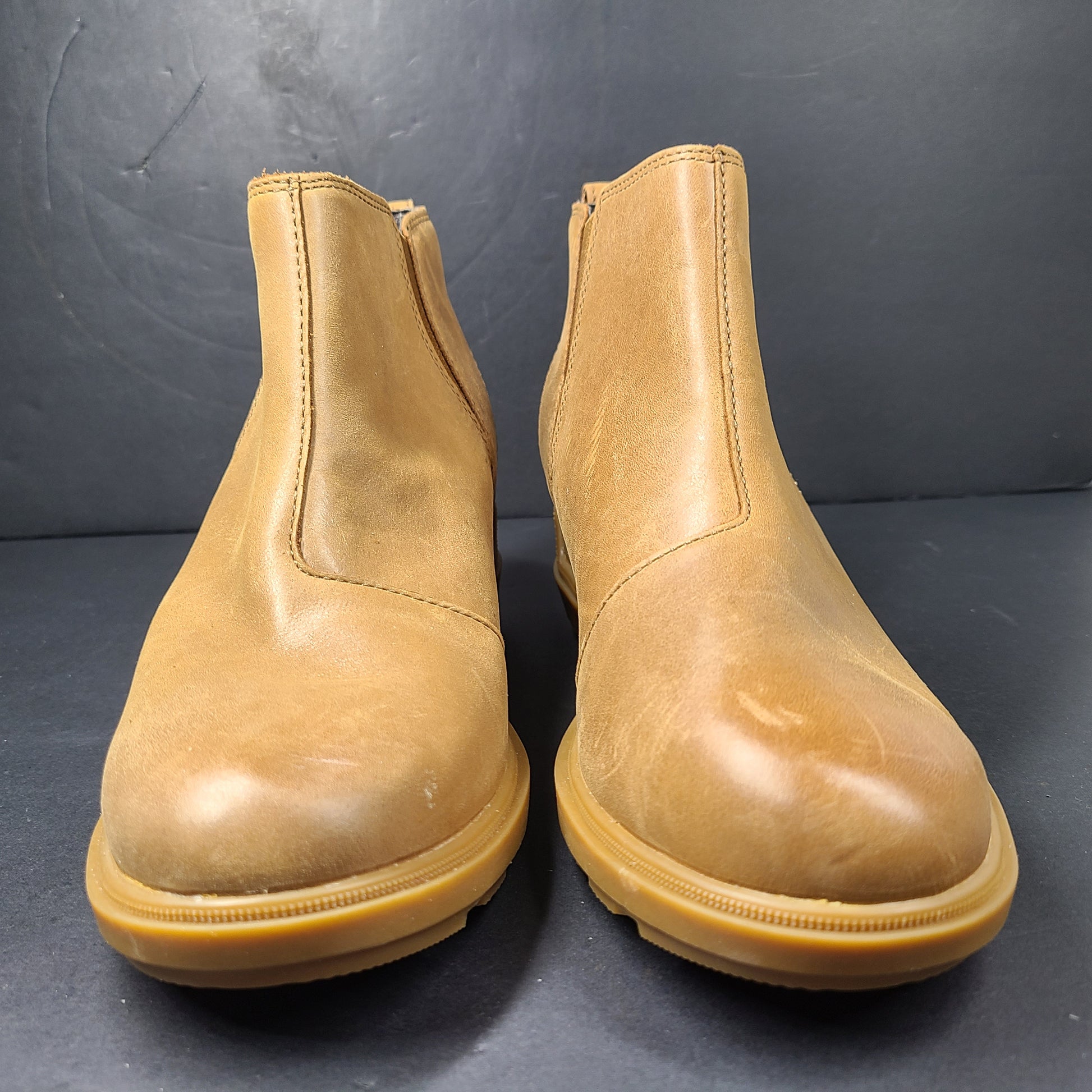 A pair of tan Sorel Chelsea boots for women in size 7.5