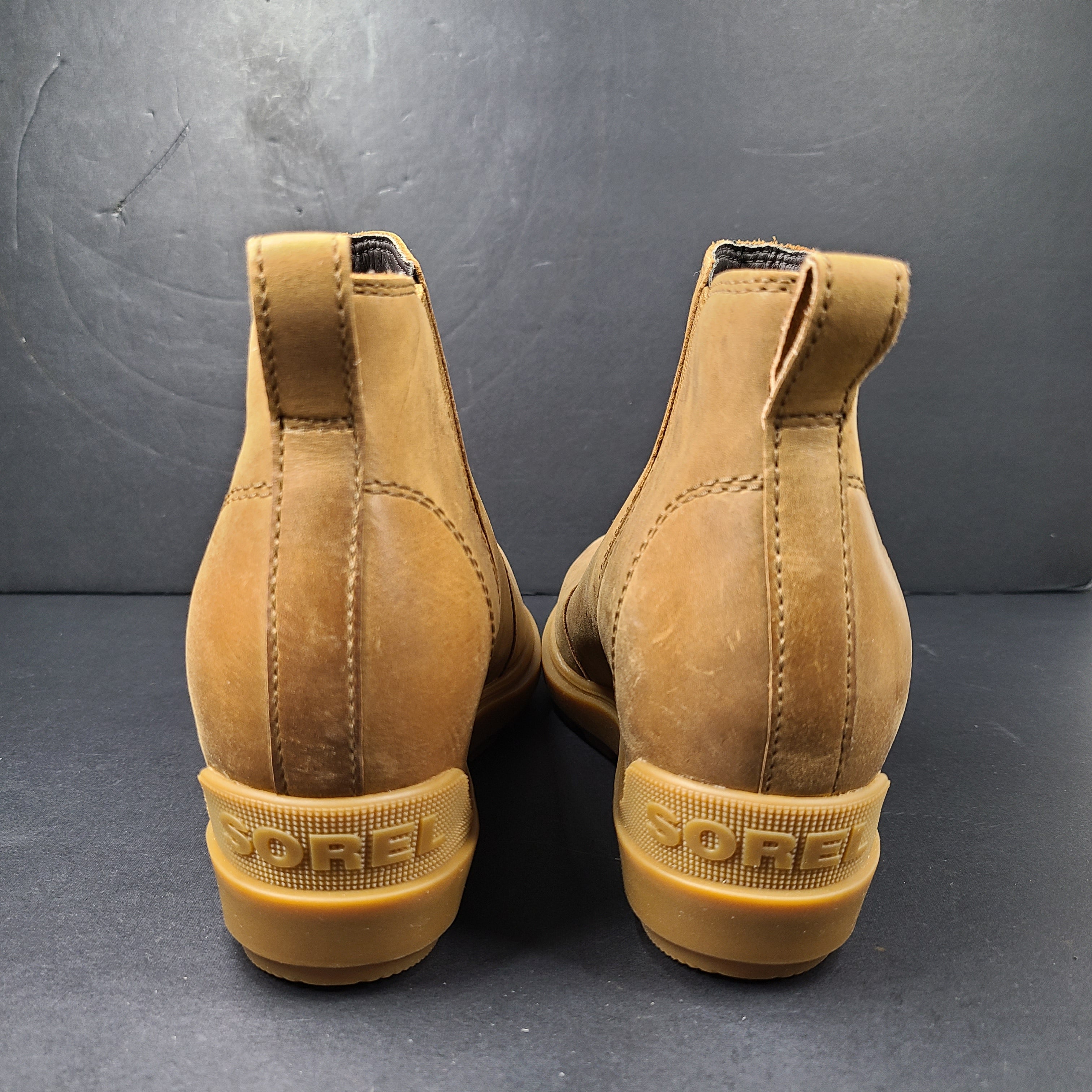 A pair of tan Sorel Chelsea boots for women in size 7.5