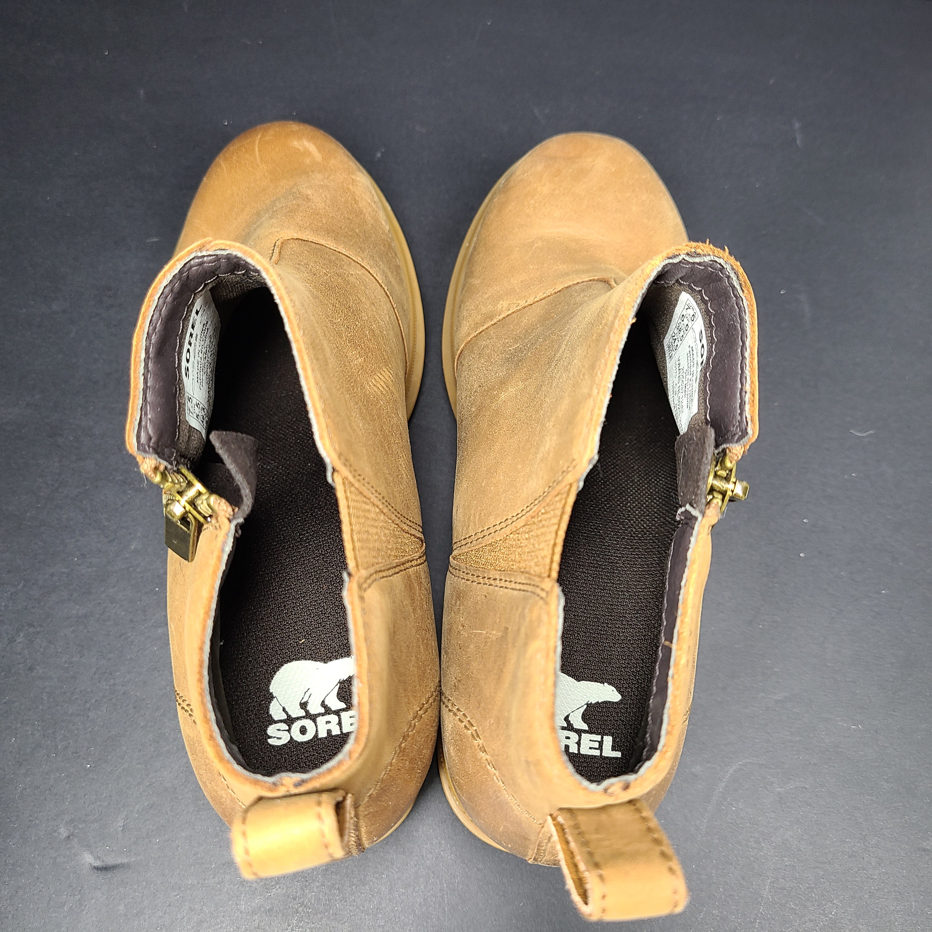 A pair of tan Sorel Chelsea boots for women in size 7.5