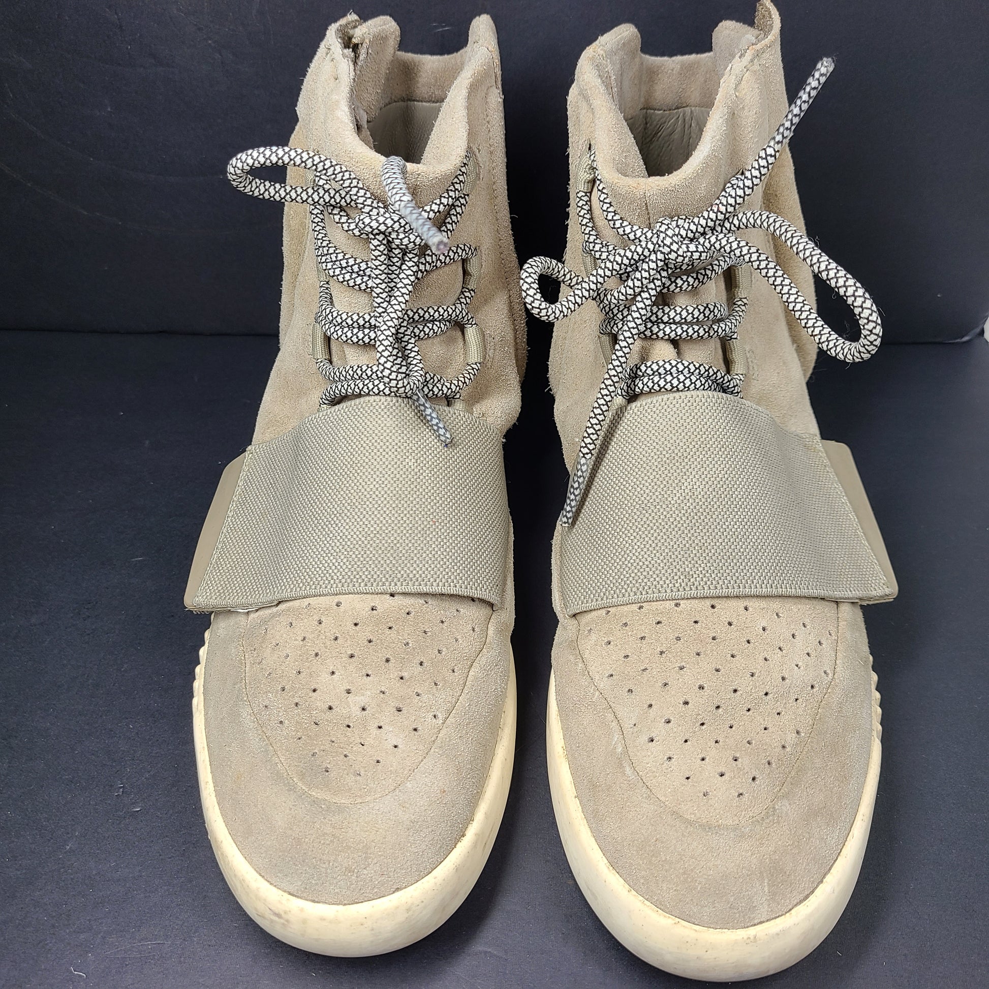 A pair of men's Adidas Yeezy Boost 750 Light Brown sneakers in size 11.