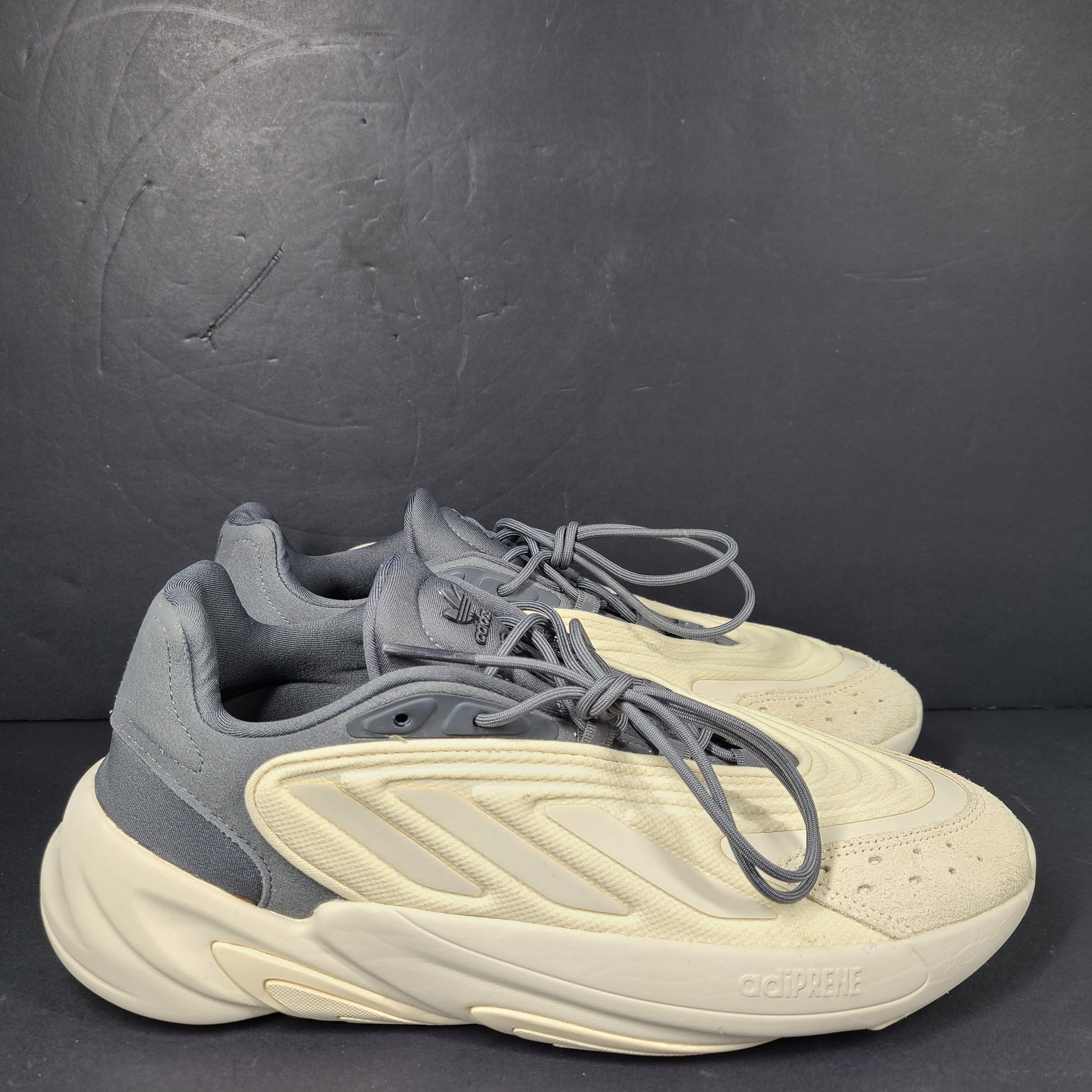 A pair of men's Adidas sneakers in size 9.5