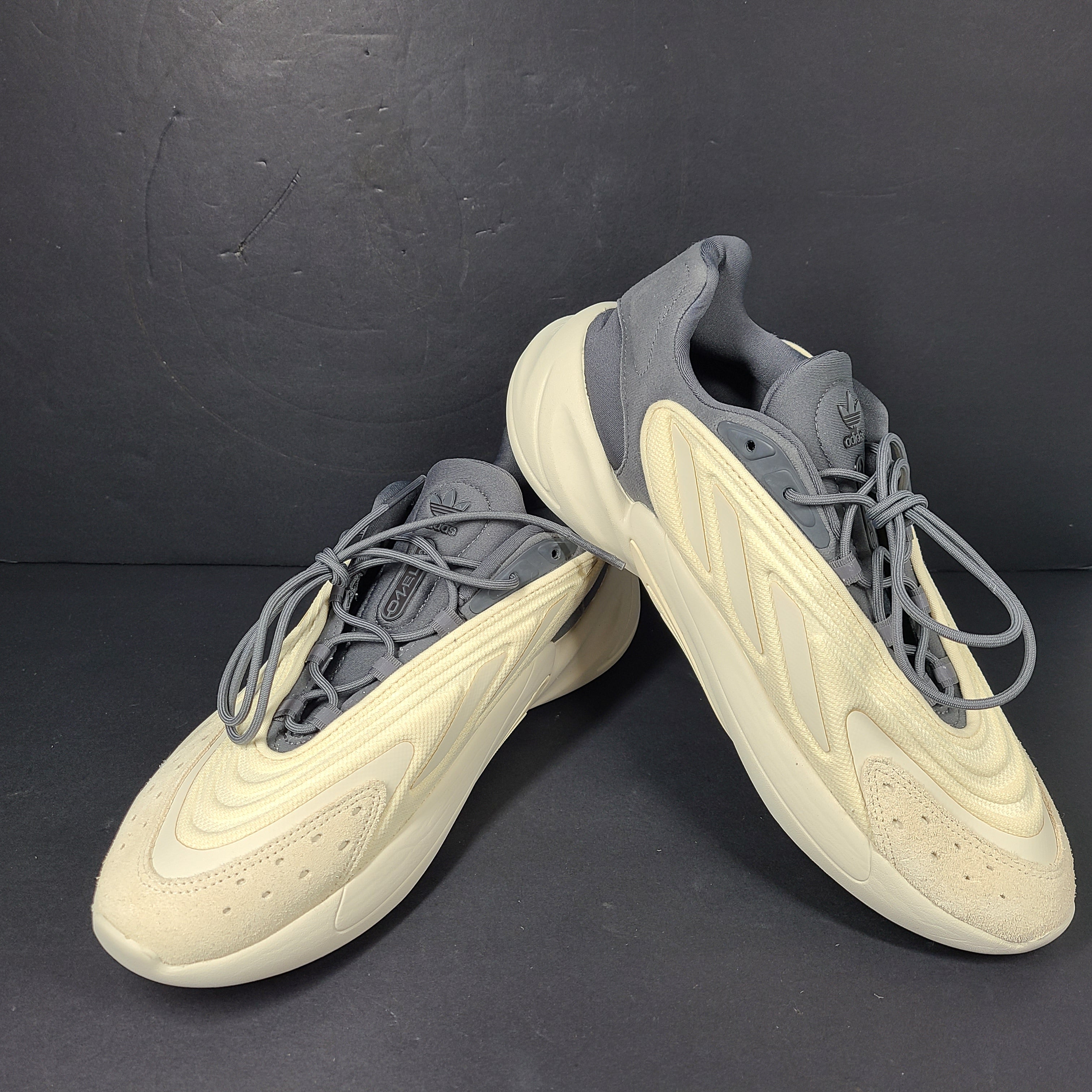 A pair of men's Adidas sneakers in size 9.5