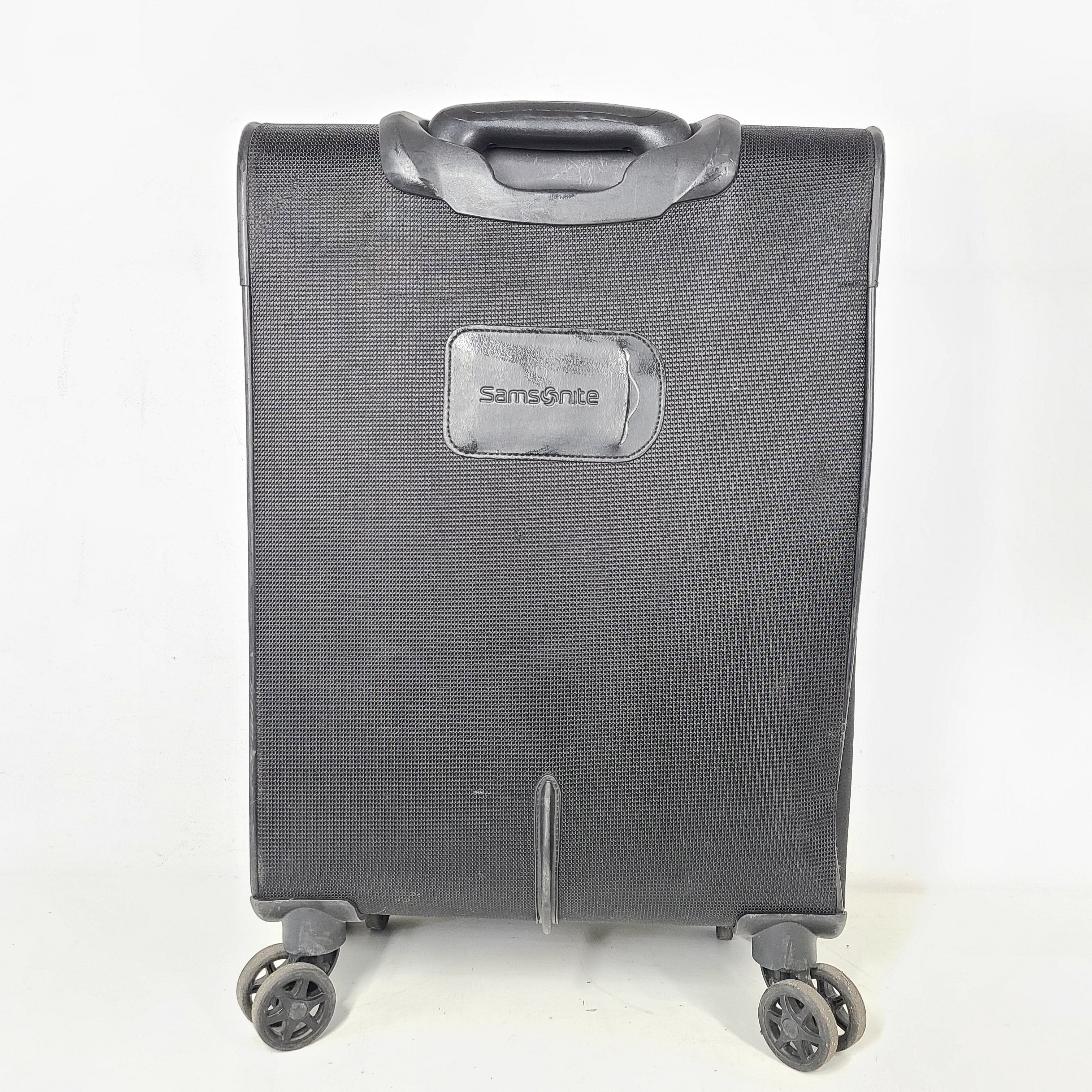A black Samsonite spinner suitcase with model number NA01019309.