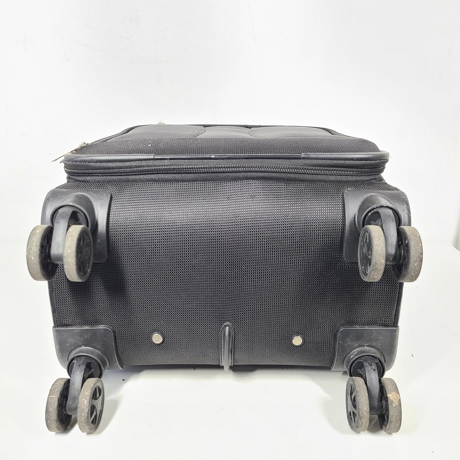 A black Samsonite spinner suitcase with model number NA01019309.