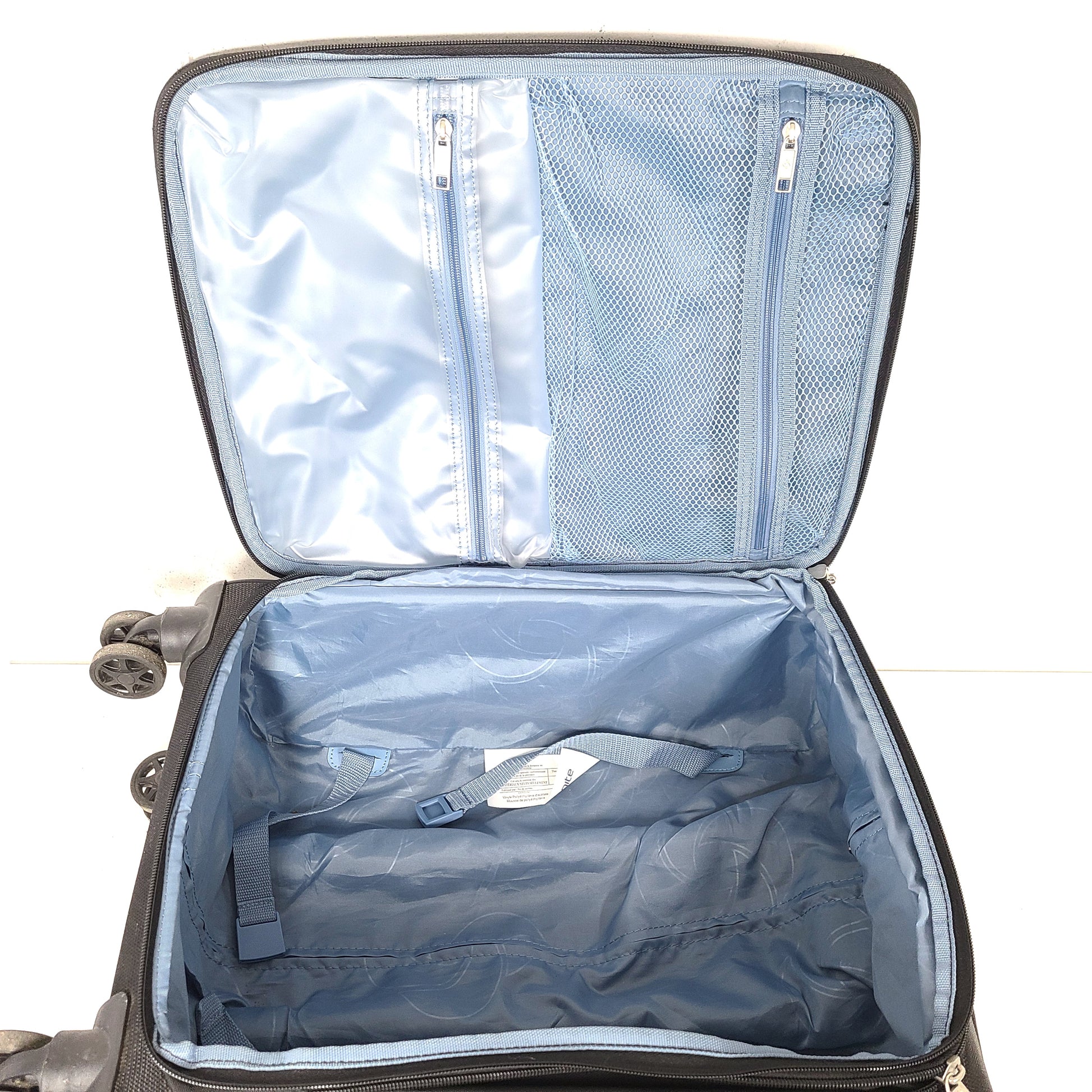 A black Samsonite spinner suitcase with model number NA01019309.