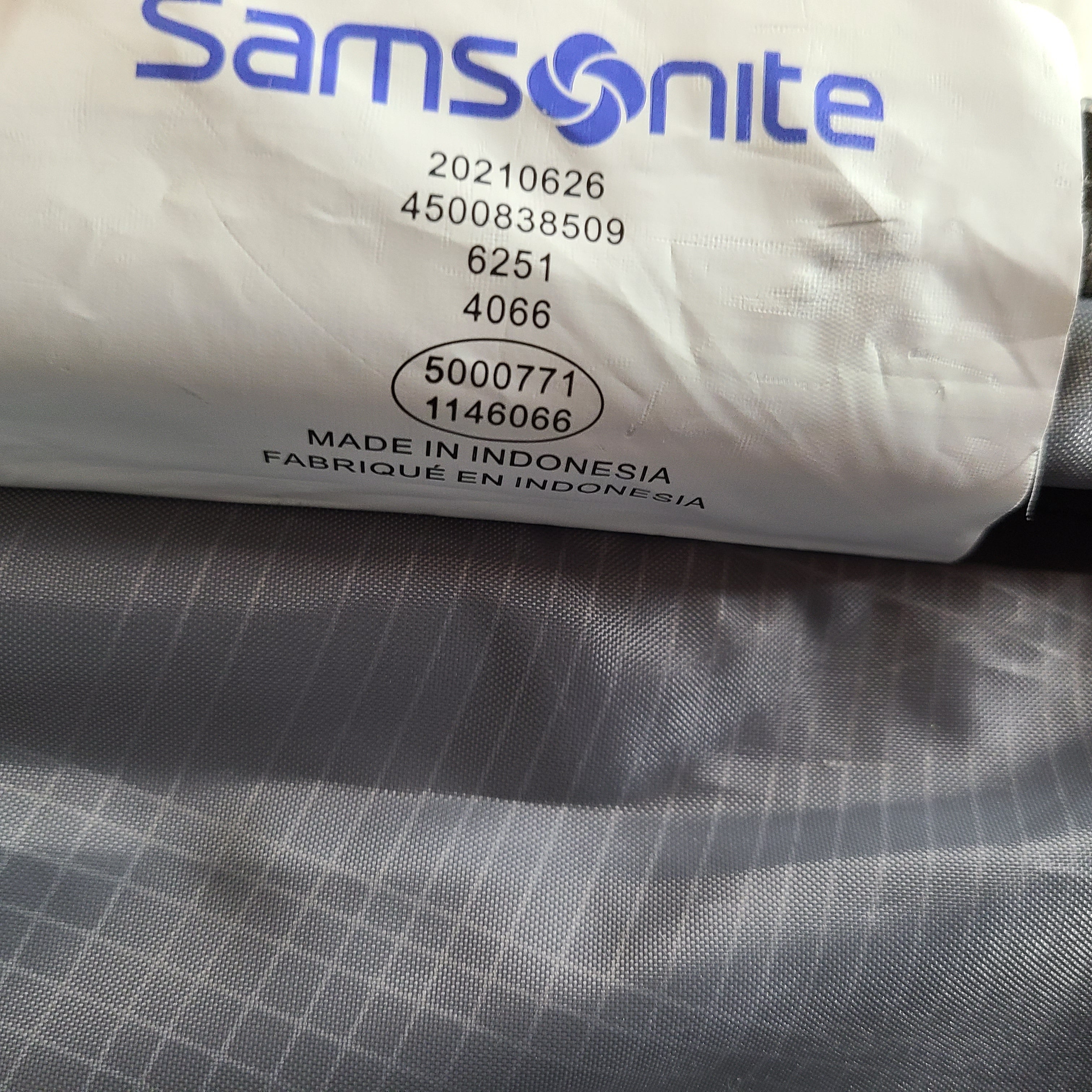 A black Samsonite spinner luggage.